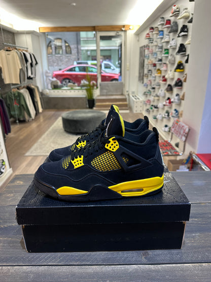 Jordan 4 Retro Thunder (2023) (Eu: 44)