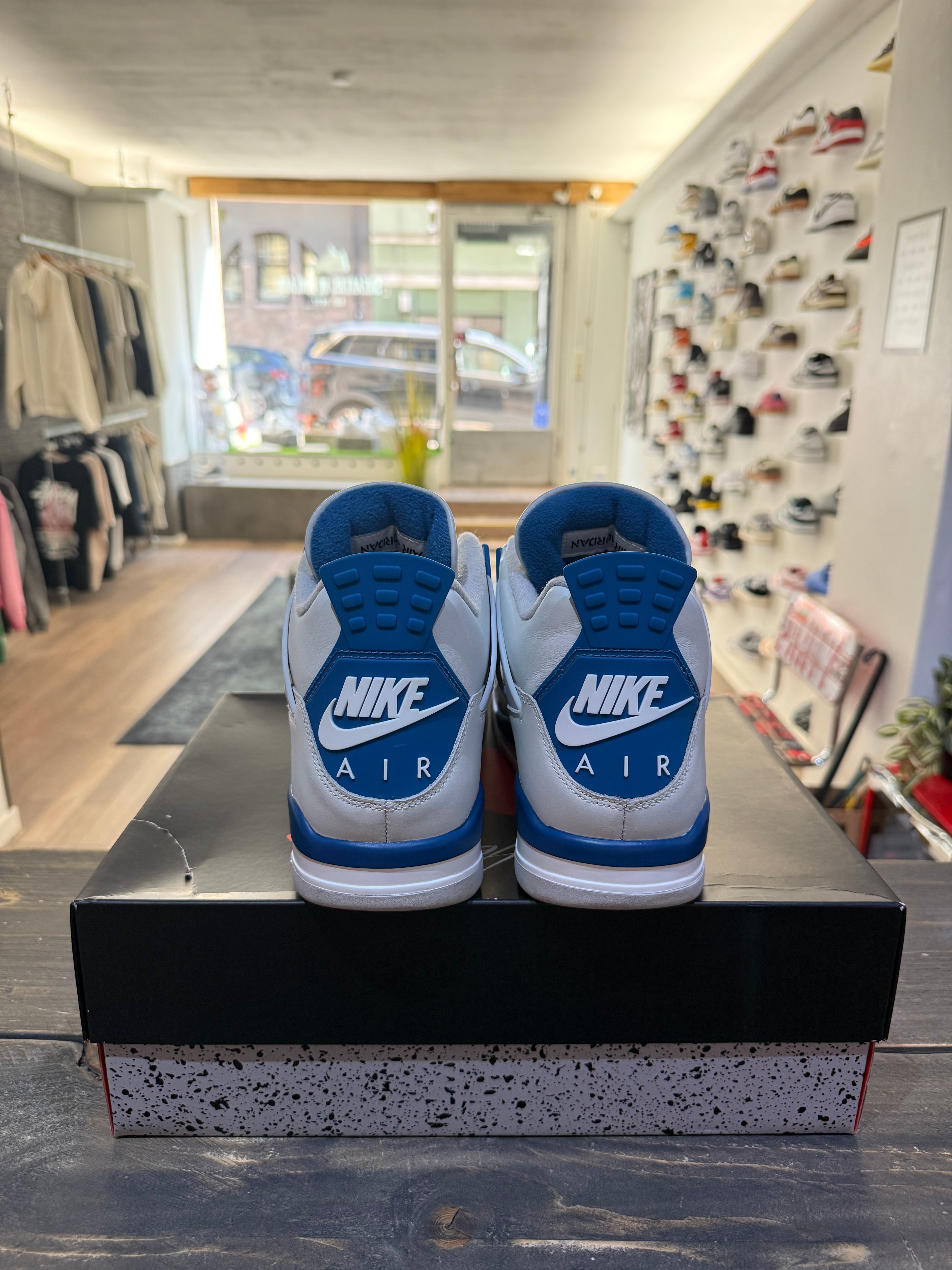 Jordan 4 Retro Military Blue (2024) (Eu: 45)