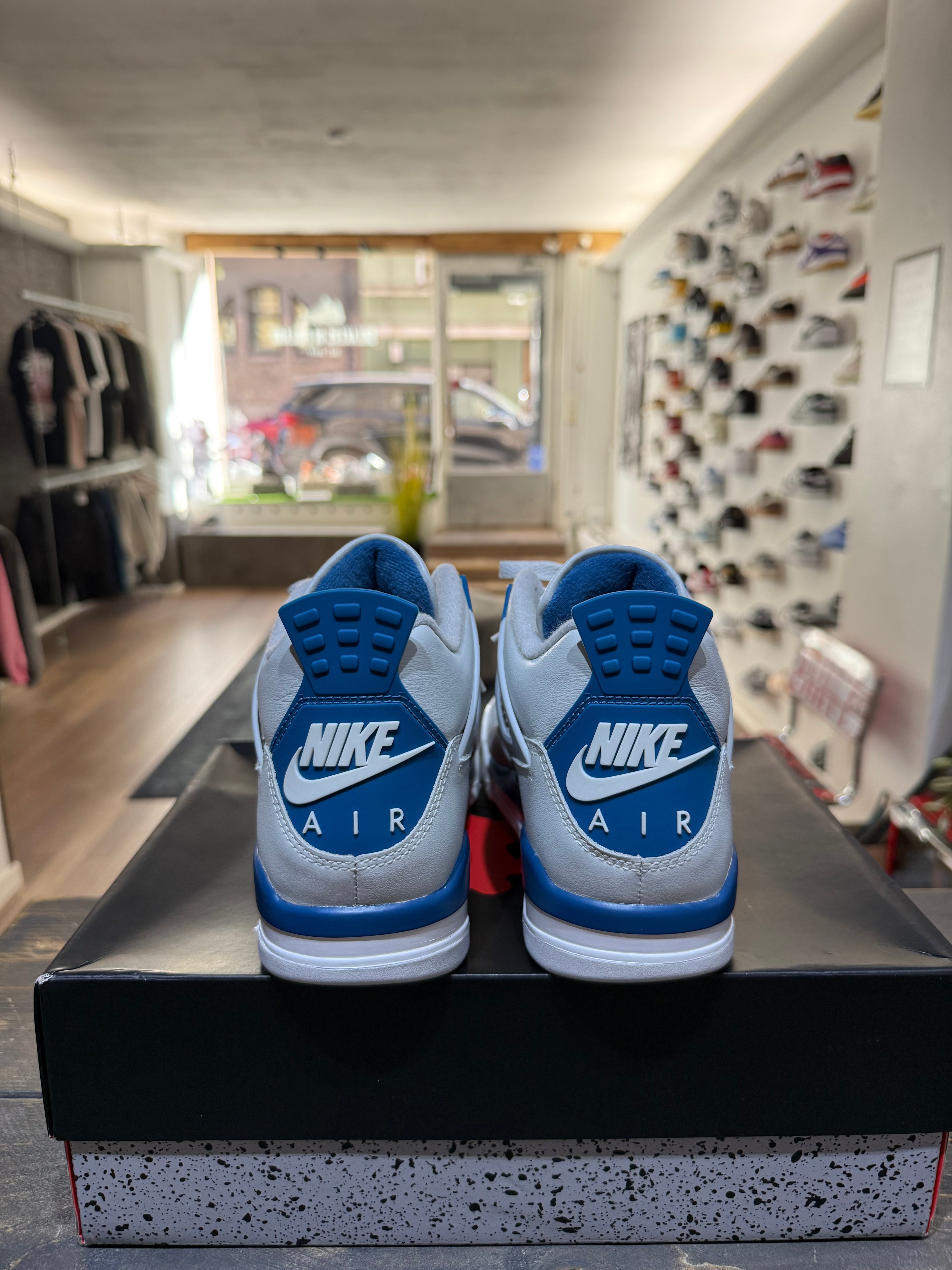 Jordan 4 Retro Military Blue (2024) (Eu: 44)