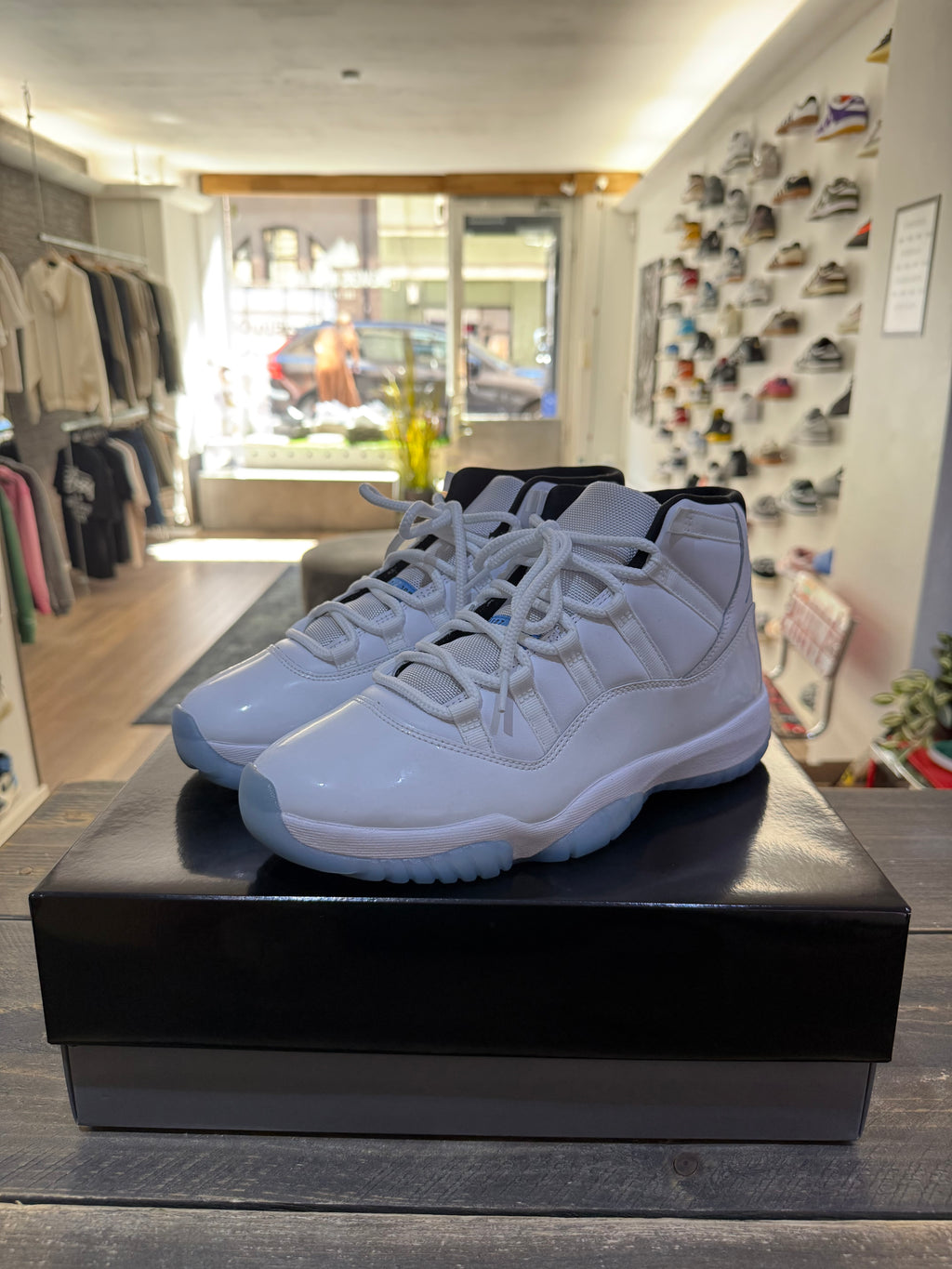 Jordan 11 Retro Legend Blue (2024) (Eu: 44,5)