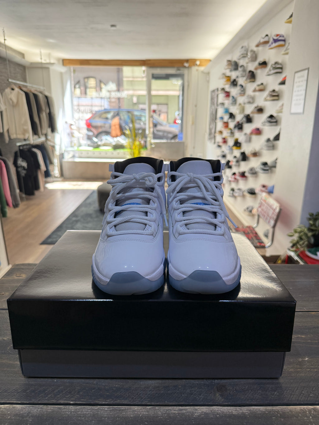 Jordan 11 Retro Legend Blue (2024) (Eu: 44,5)