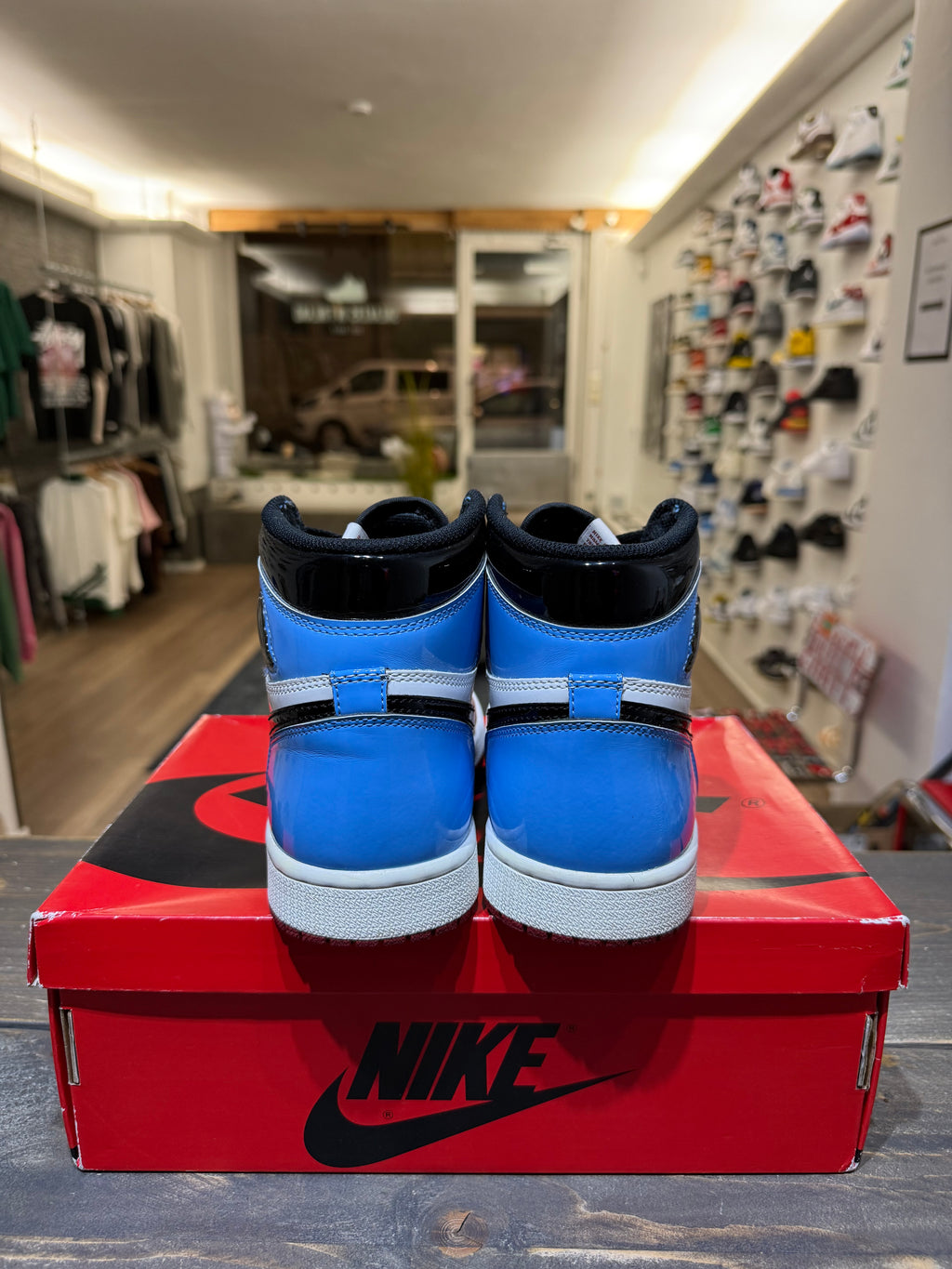 Jordan 1 Retro High Fearless UNC Chicago (Eu: 41)