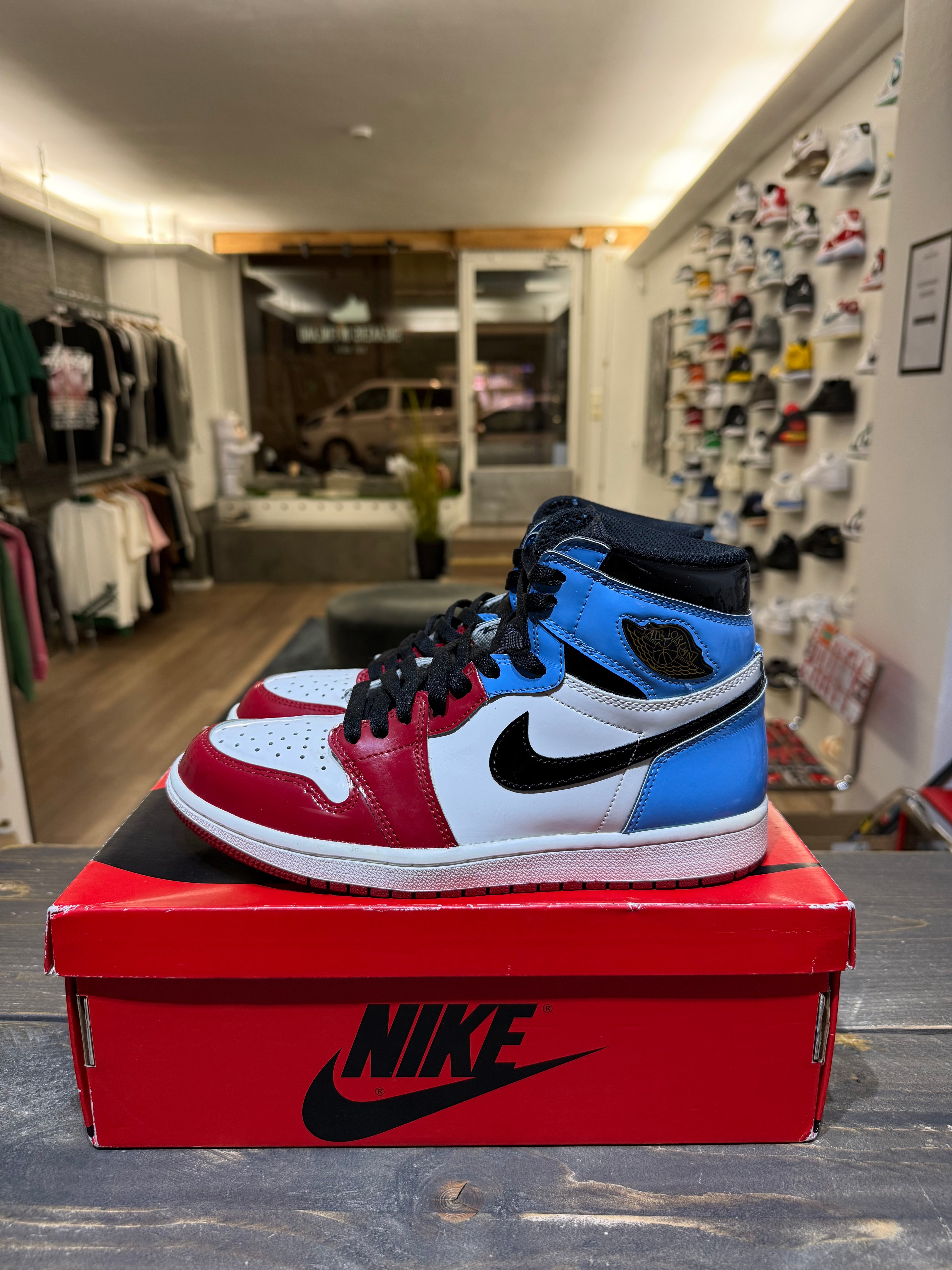 Jordan 1 Retro High Fearless UNC Chicago (Eu: 41)