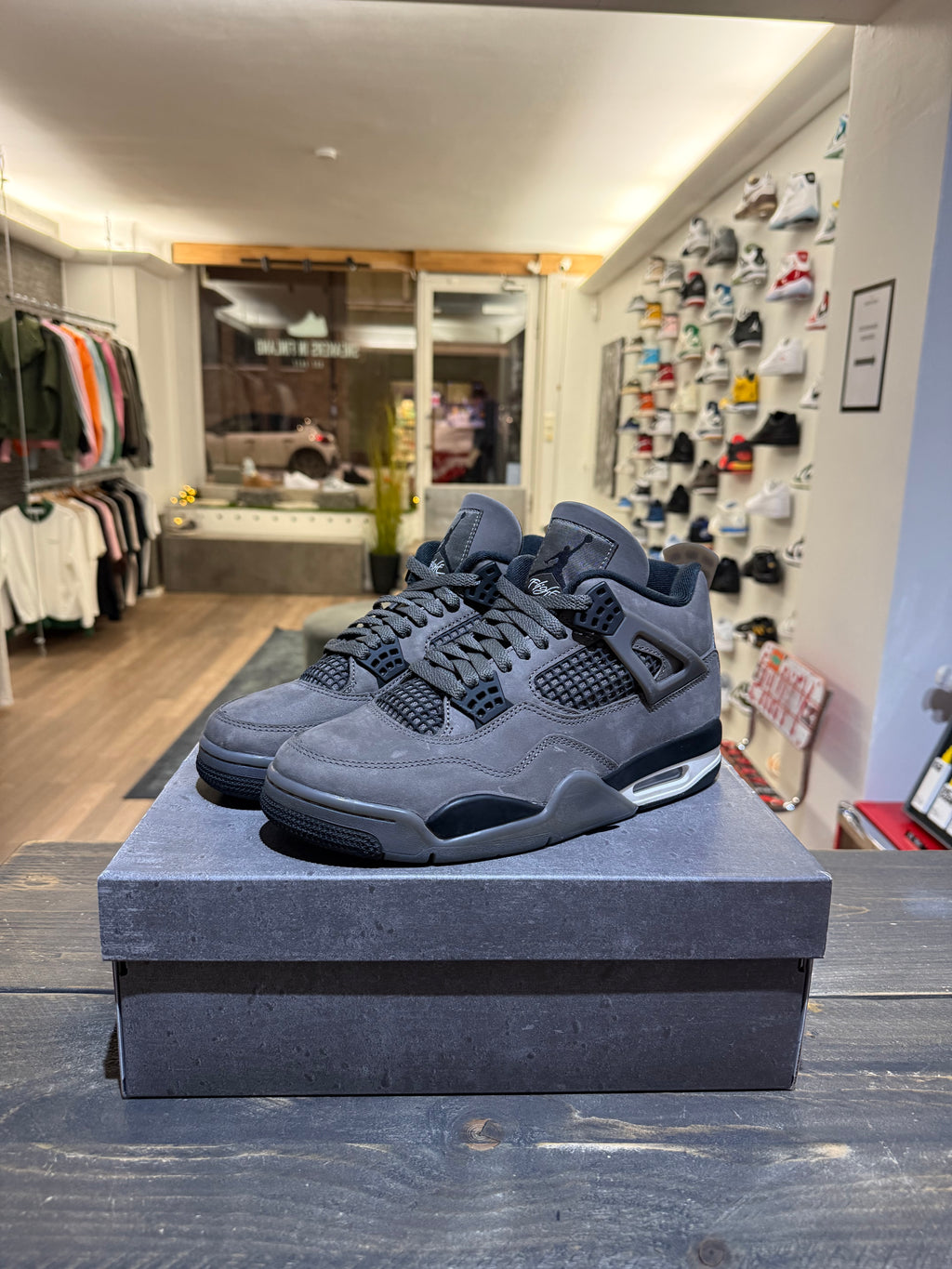 Jordan 4 Retro Cave Stone (Eu: 42)
