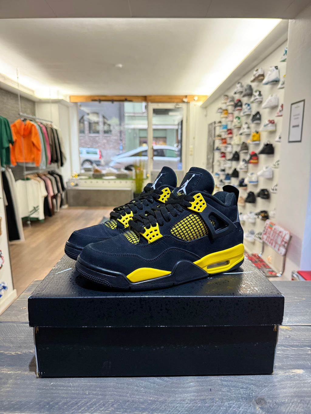 Jordan 4 Retro Thunder (2023) (Eu:41)