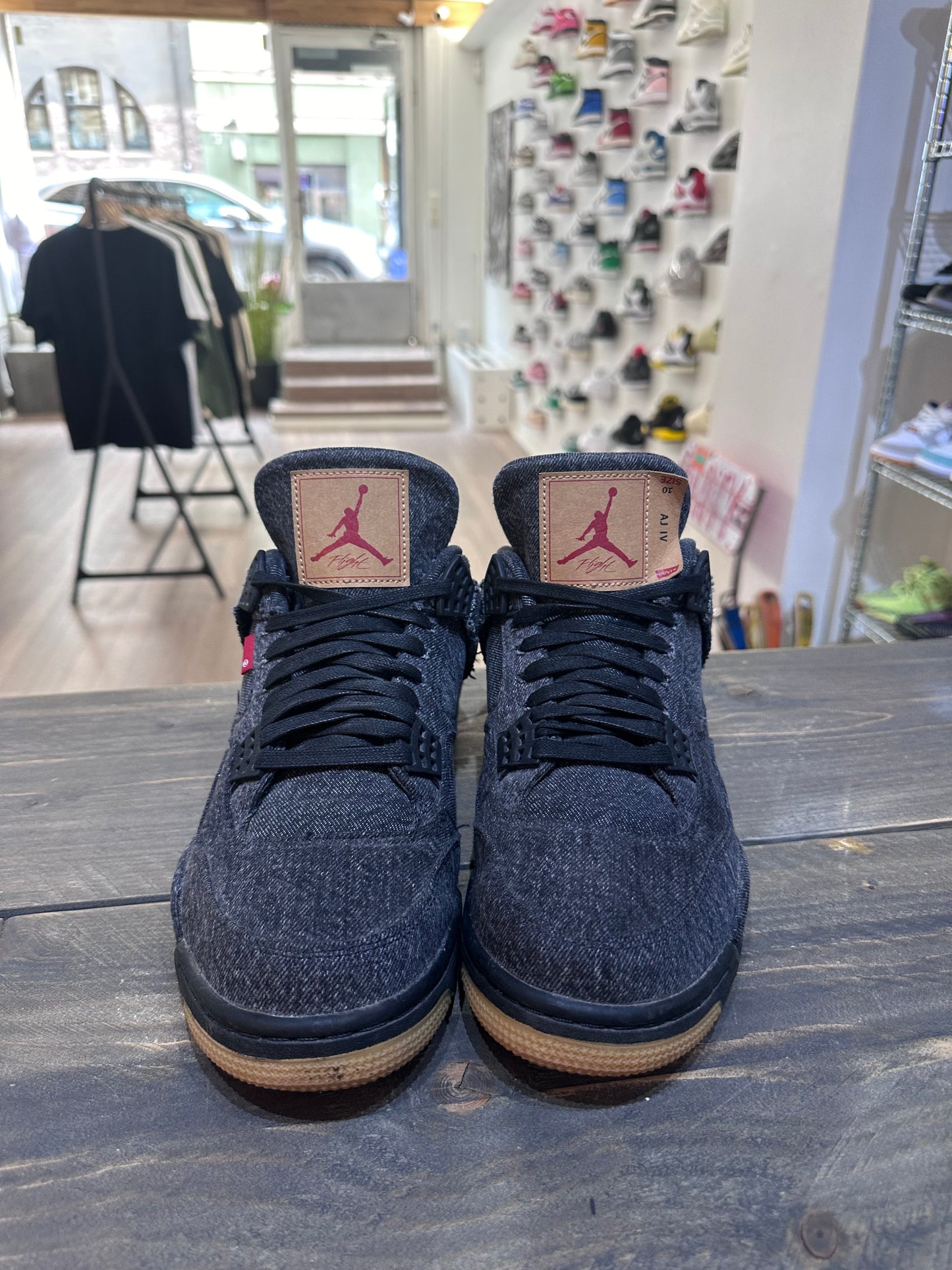 Jordan 4 Retro Levi's Black (Blank Tag) (Eu:44)