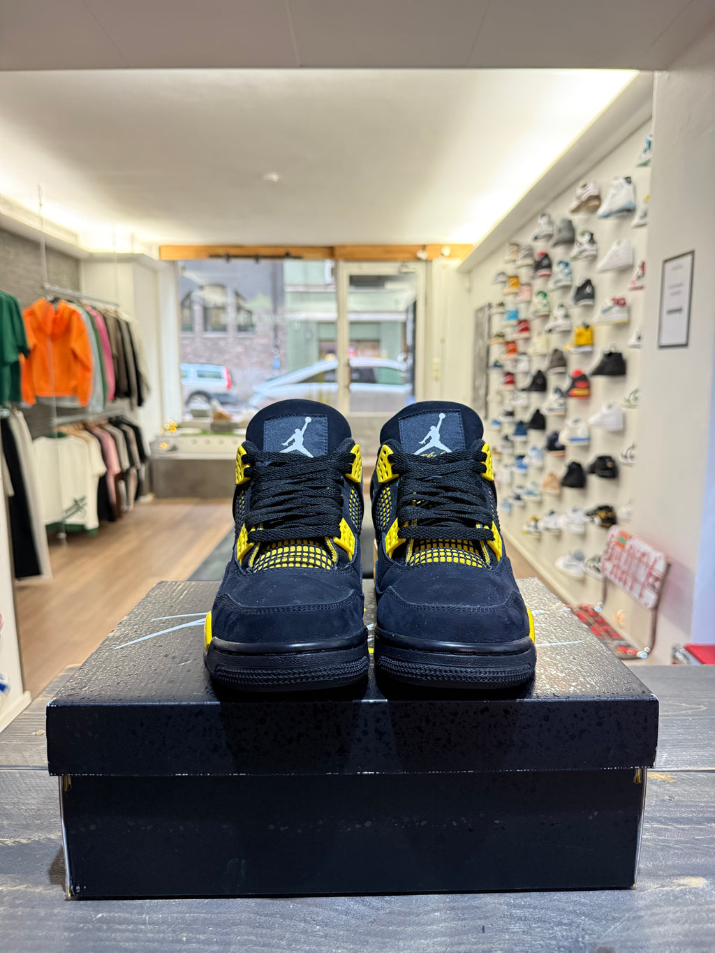 Jordan 4 Retro Thunder (2023) (Eu:41)
