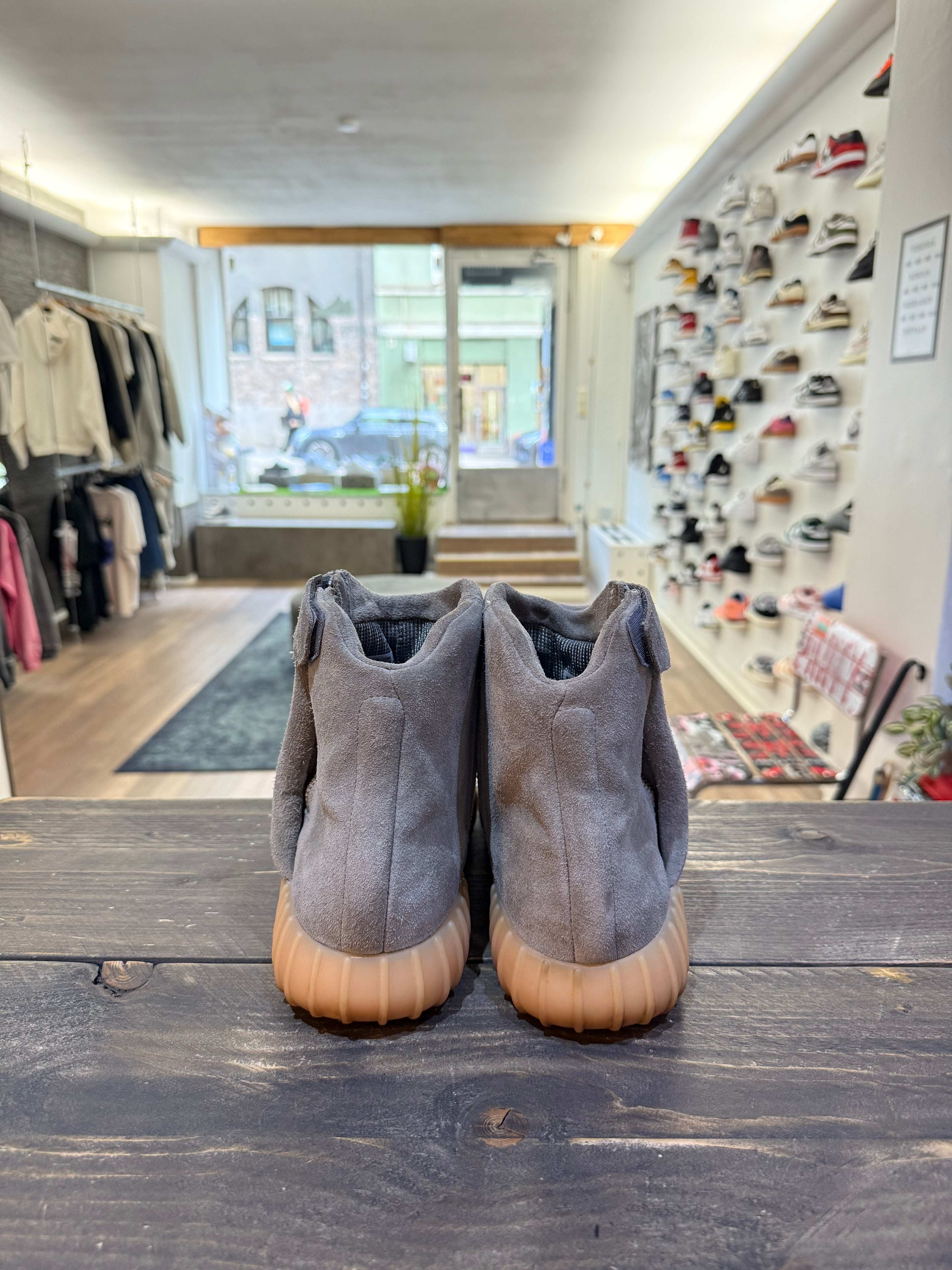 adidas Yeezy Boost 750 Light Gray Glow In the Dark (Eu:44)