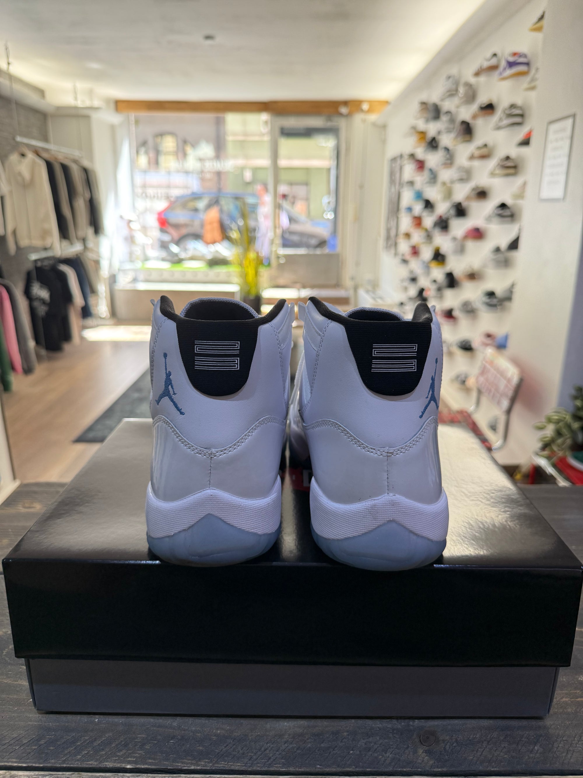 Jordan 11 Retro Legend Blue (2024) (Eu: 44,5)