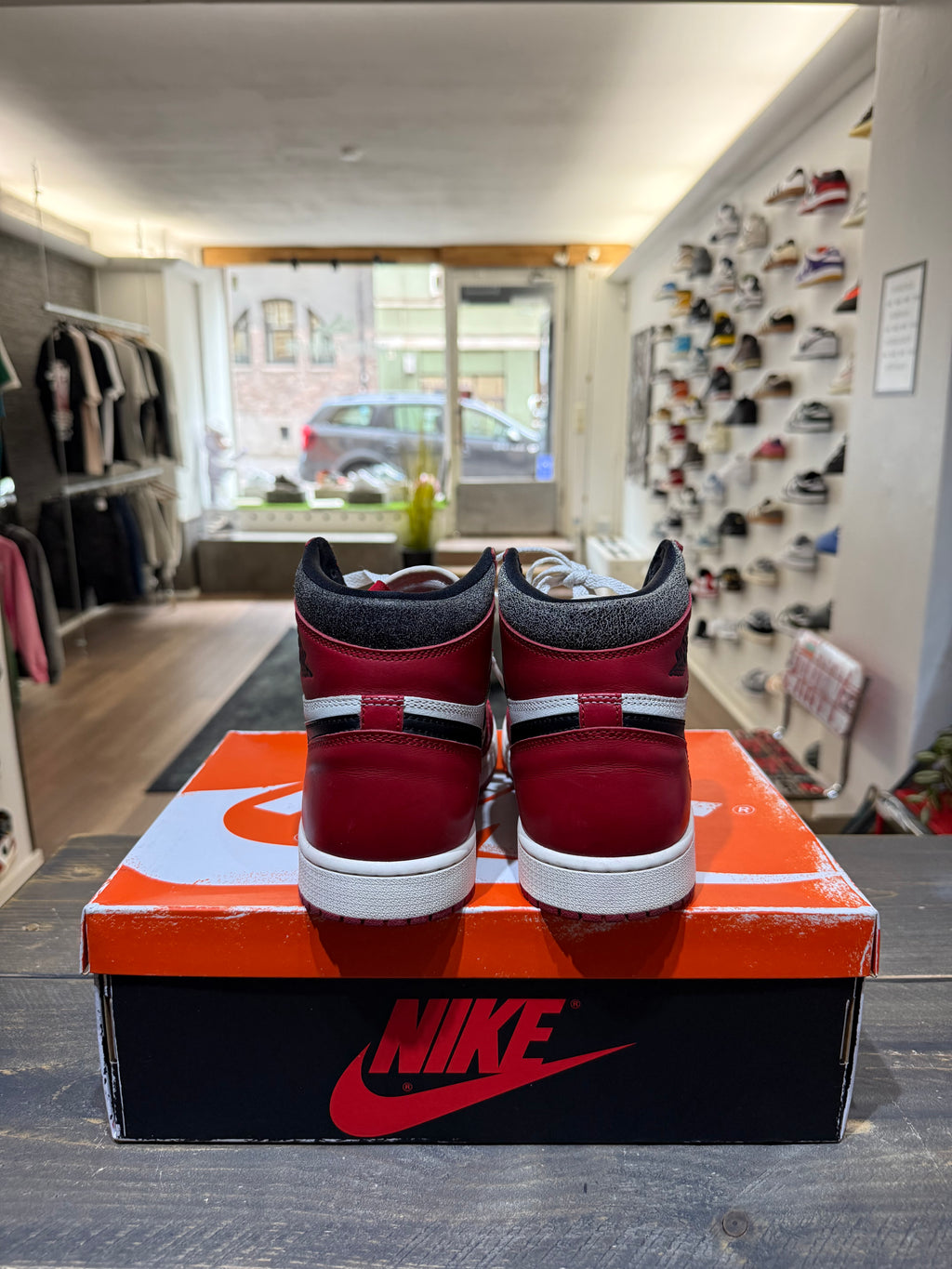 Jordan 1 Retro High OG Chicago Lost and Found (Eu: 42,5)