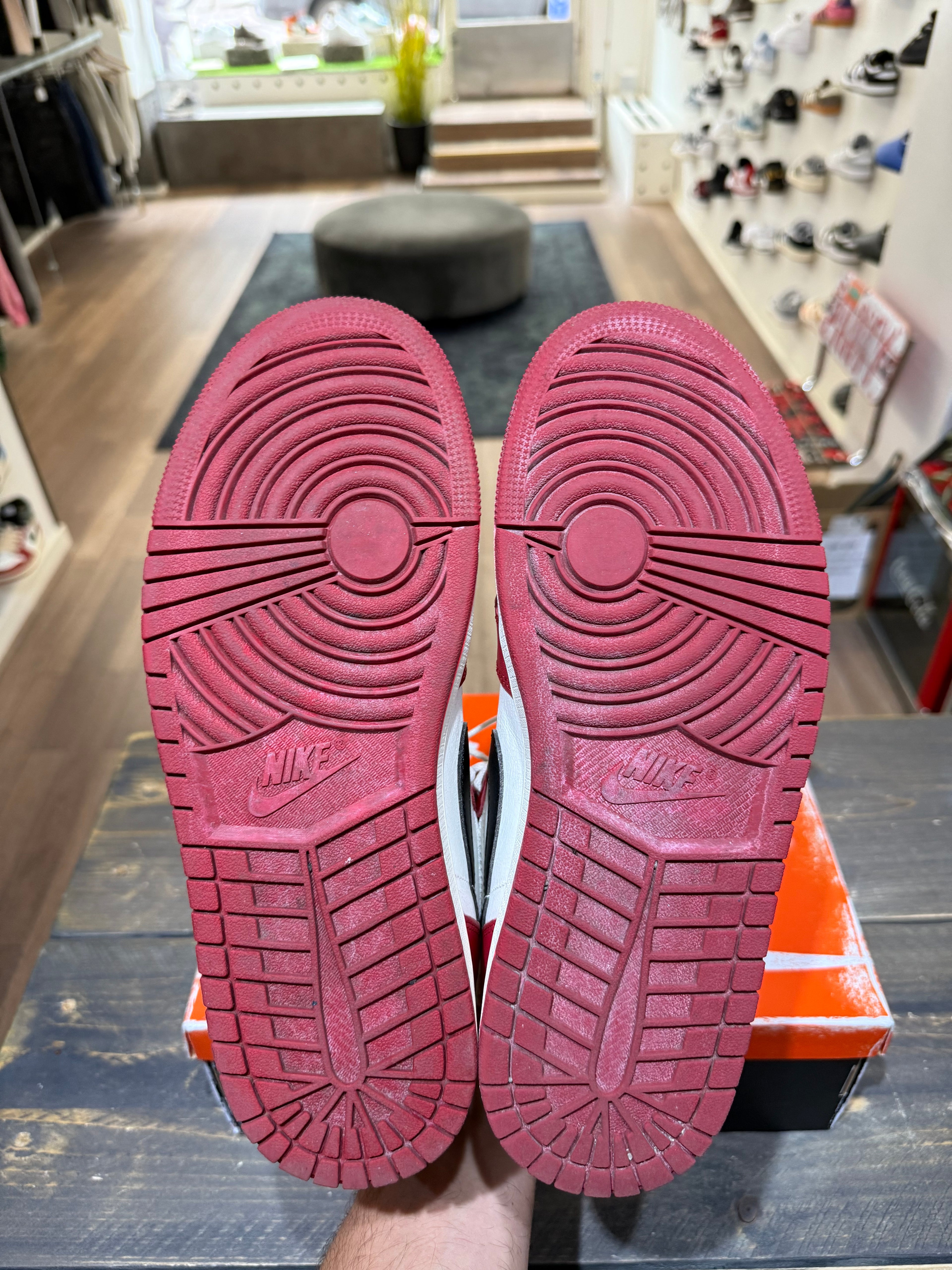 Jordan 1 Retro High OG Chicago Lost and Found (Eu: 42,5)