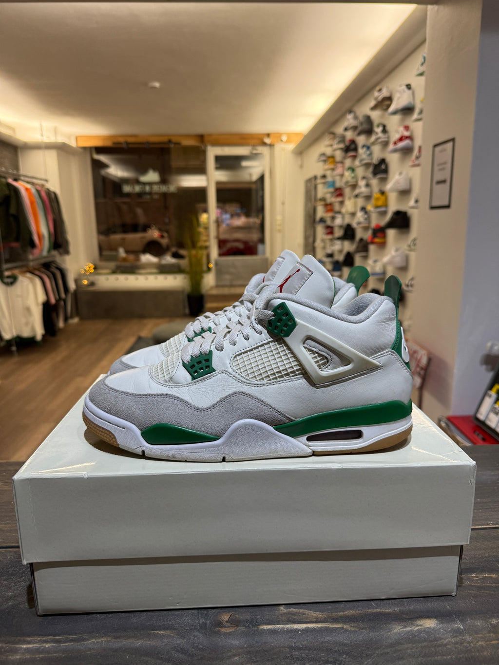 Jordan 4 Retro SB Pine Green (Eu: 45.5)