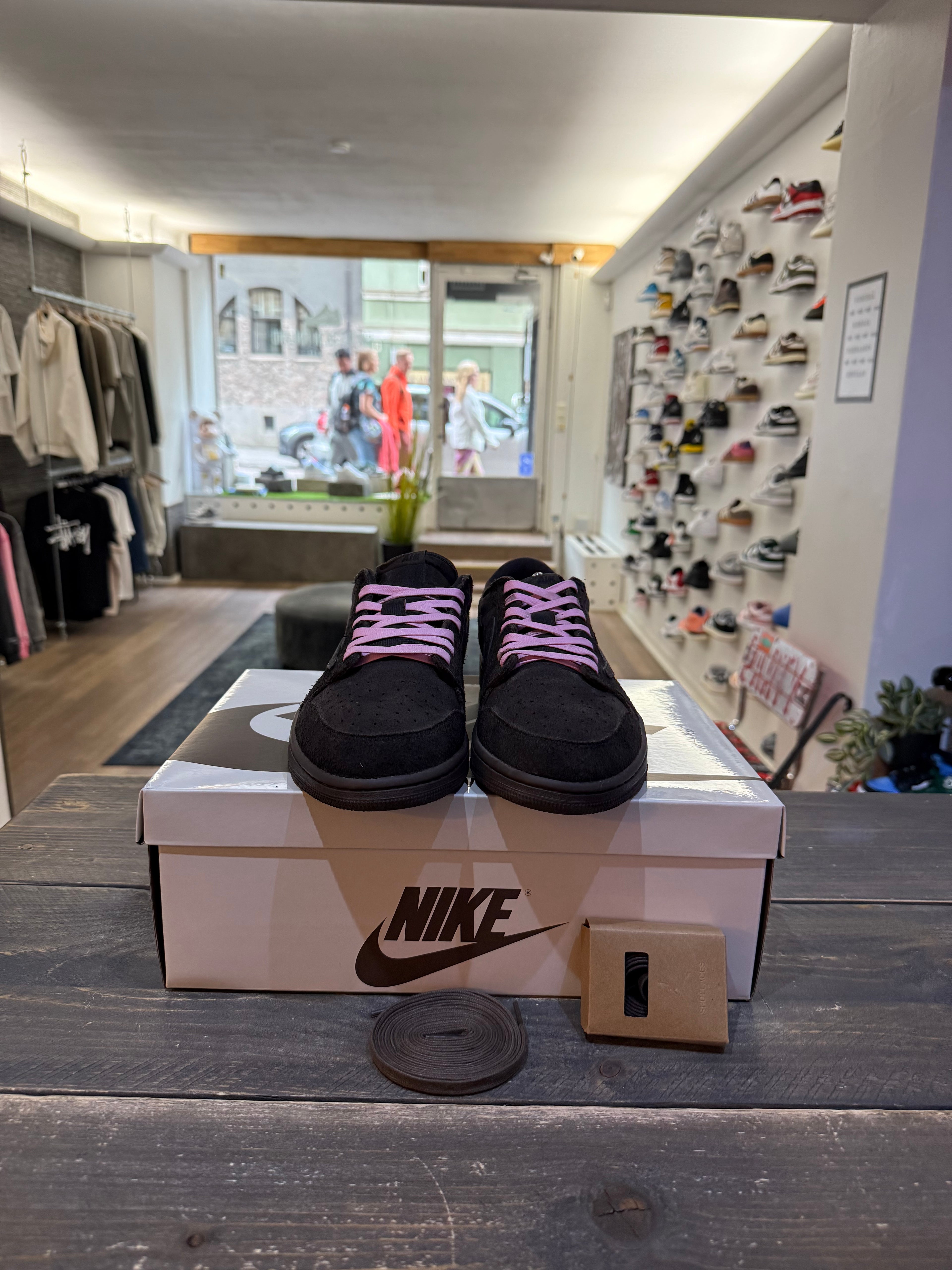 Jordan 1 Retro Low OG SP Travis Scott Velvet Brown (Eu:43)