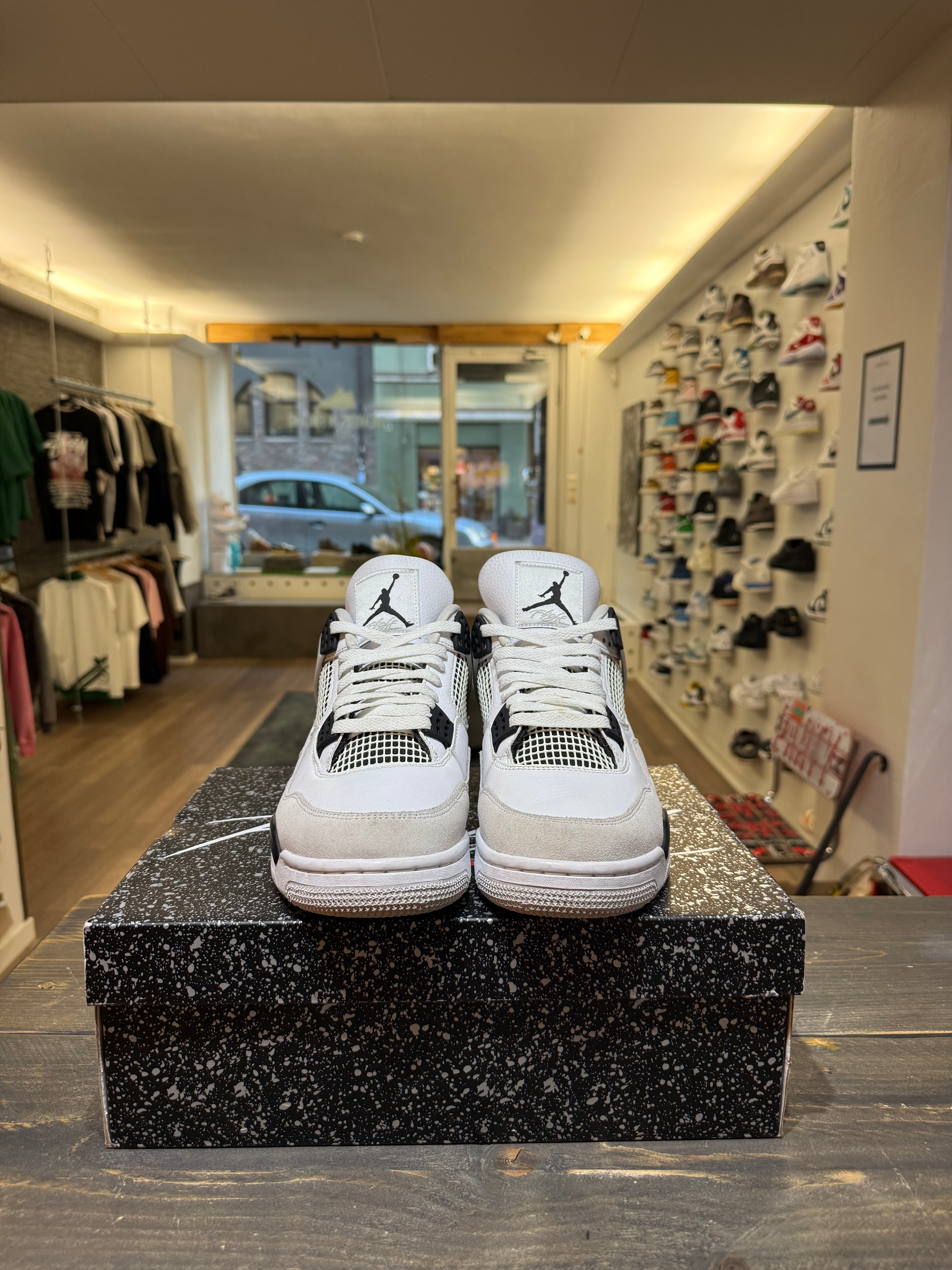 Jordan 4 Retro Military Black (Eu: 45)