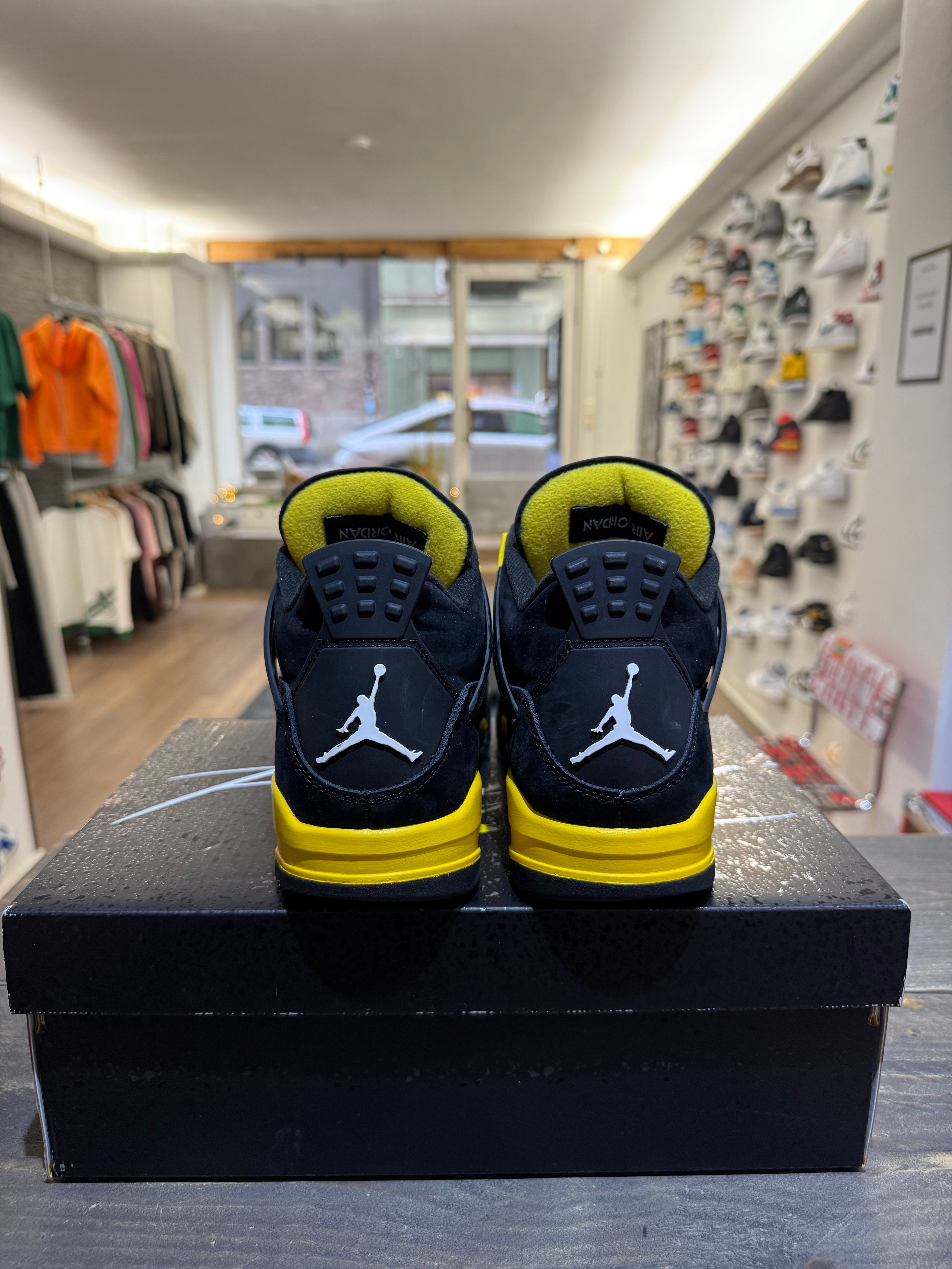 Jordan 4 Retro Thunder (2023) (Eu:41)