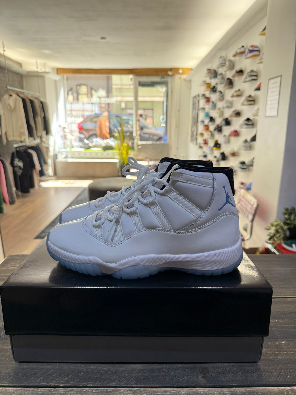 Jordan 11 Retro Legend Blue (2024) (Eu: 44,5)
