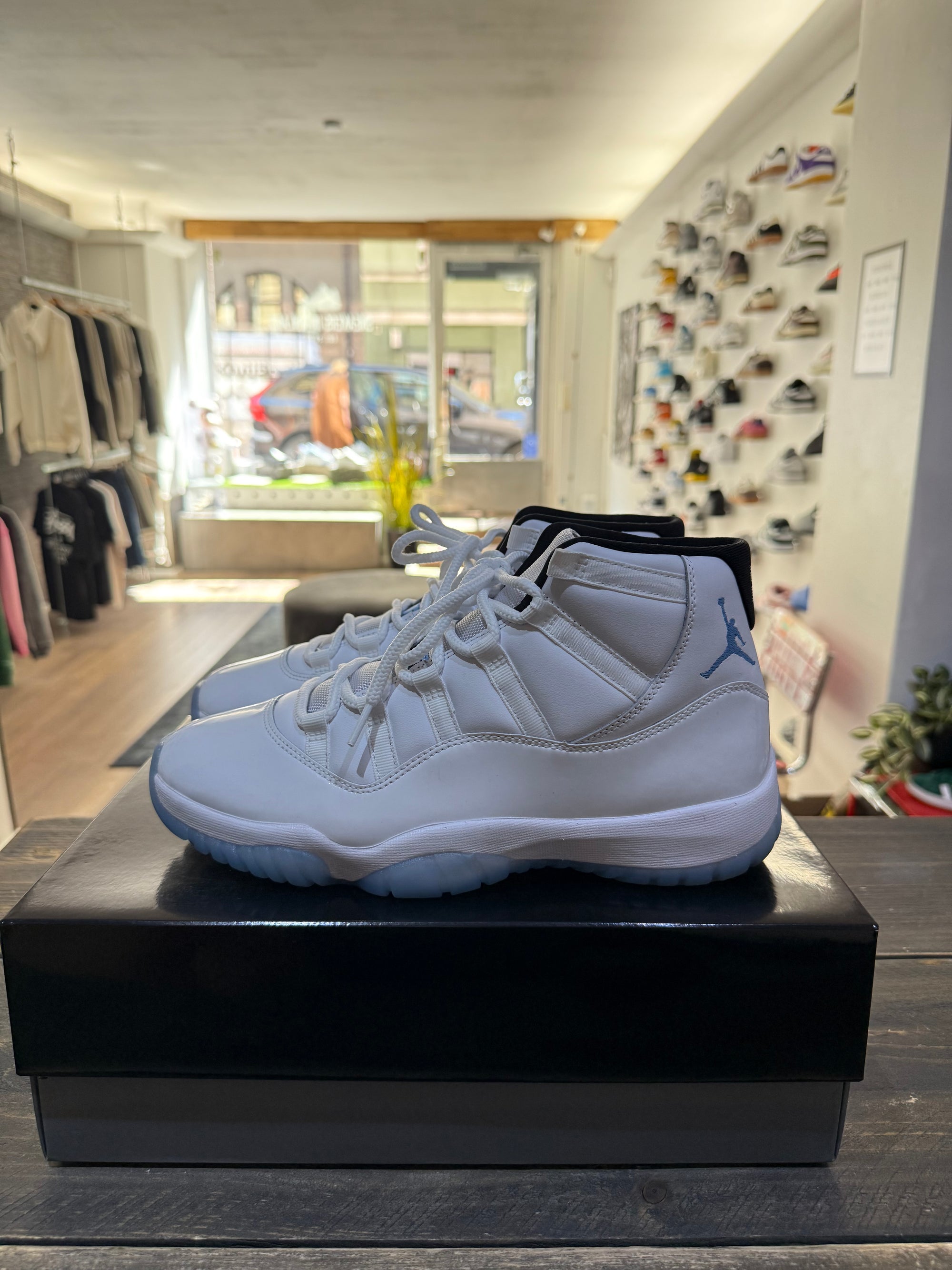 Jordan 11 Retro Legend Blue (2024) (Eu: 44,5)