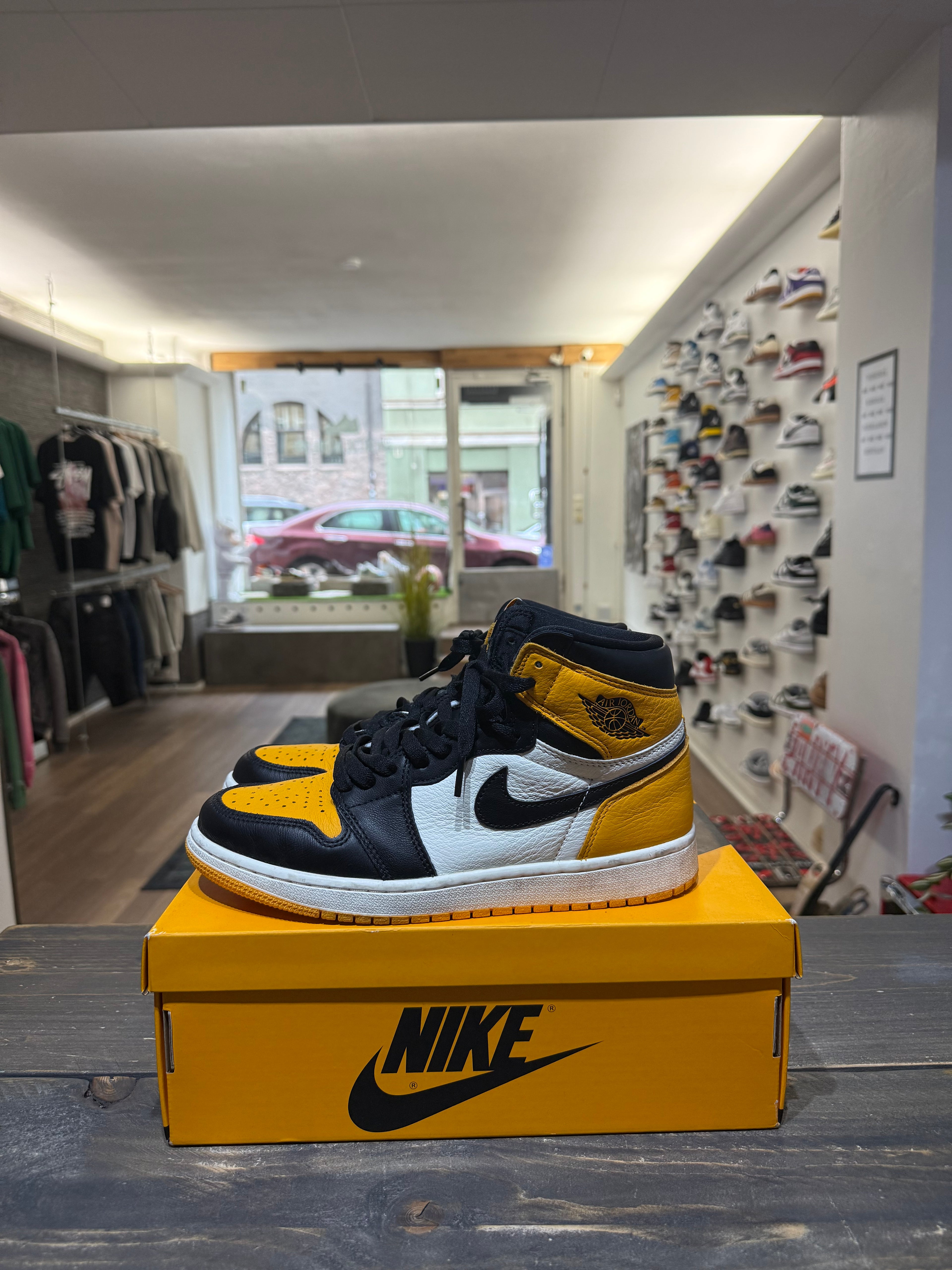 Jordan 1 Retro High OG Yellow Toe (Eu:42)