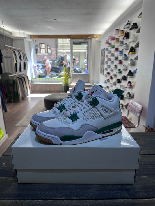 Jordan 4 Retro SB Pine Green (Eu: 43)