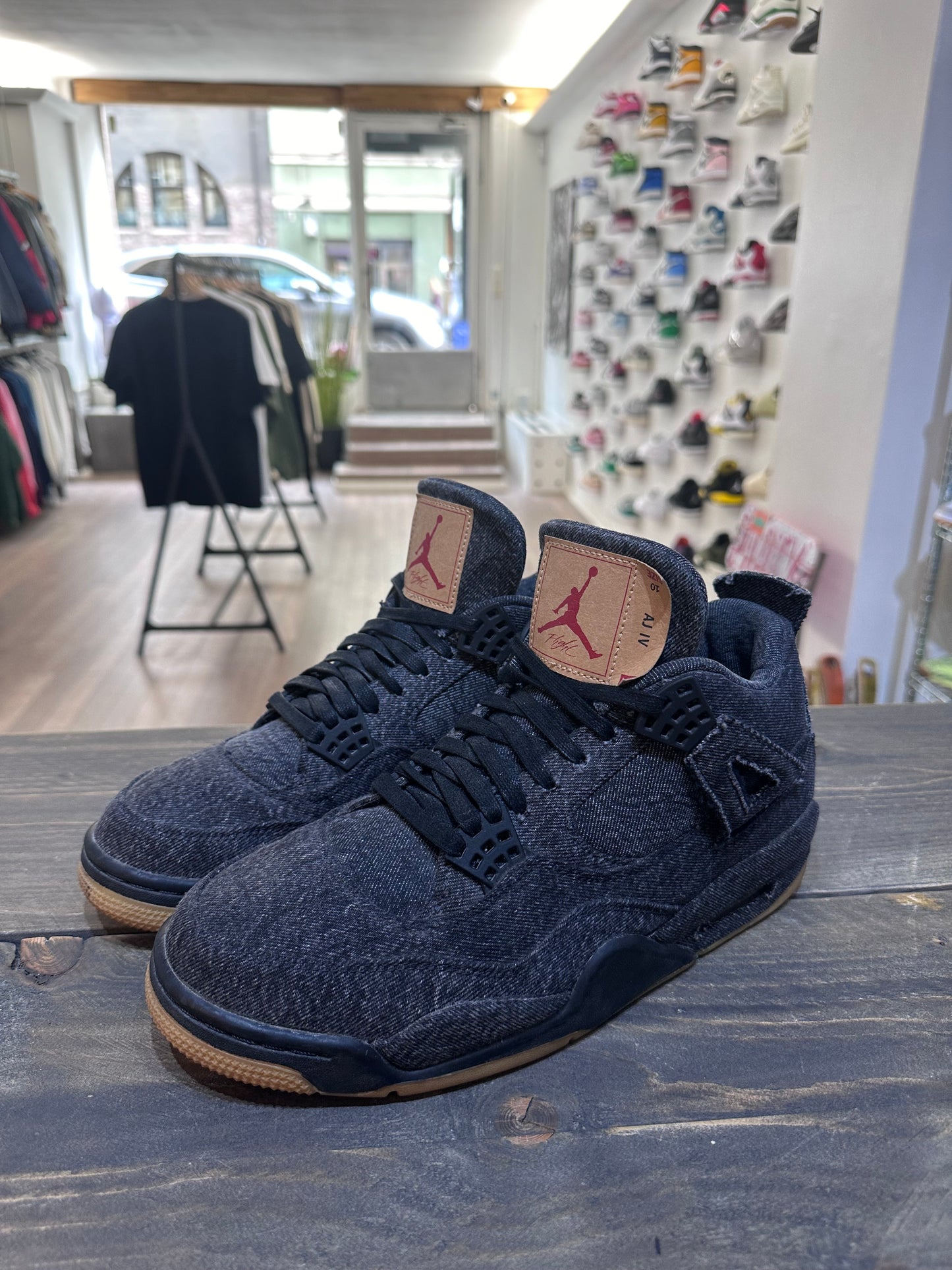 Jordan 4 Retro Levi's Black (Blank Tag) (Eu:44)