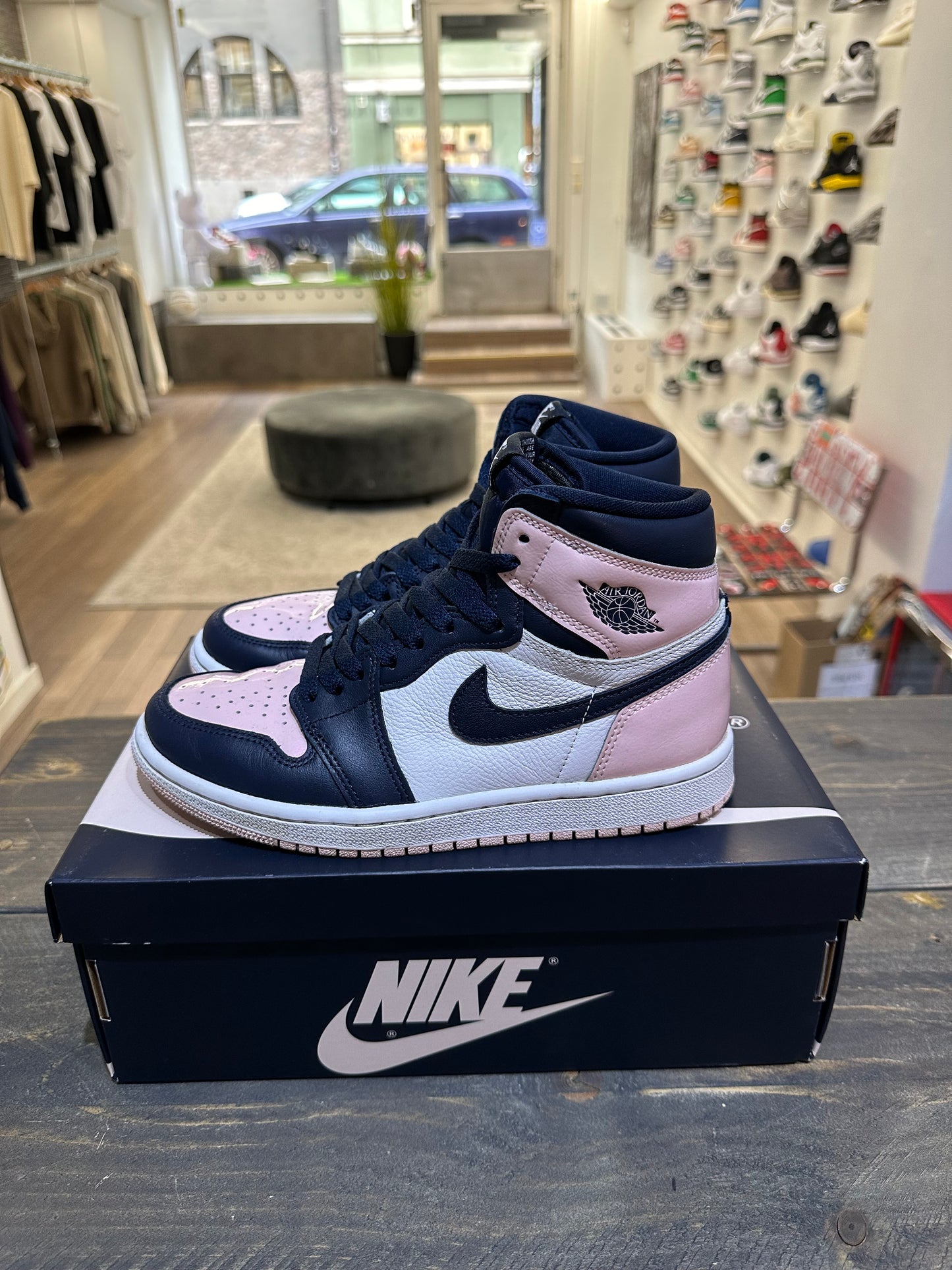 Jordan 1 Retro High OG Atmosphere (Eu: 37.5)