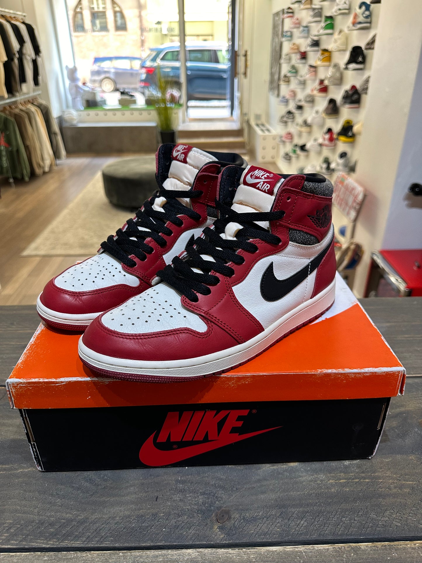 Jordan 1 Retro High OG Chicago Lost and Found (Eu: 41)