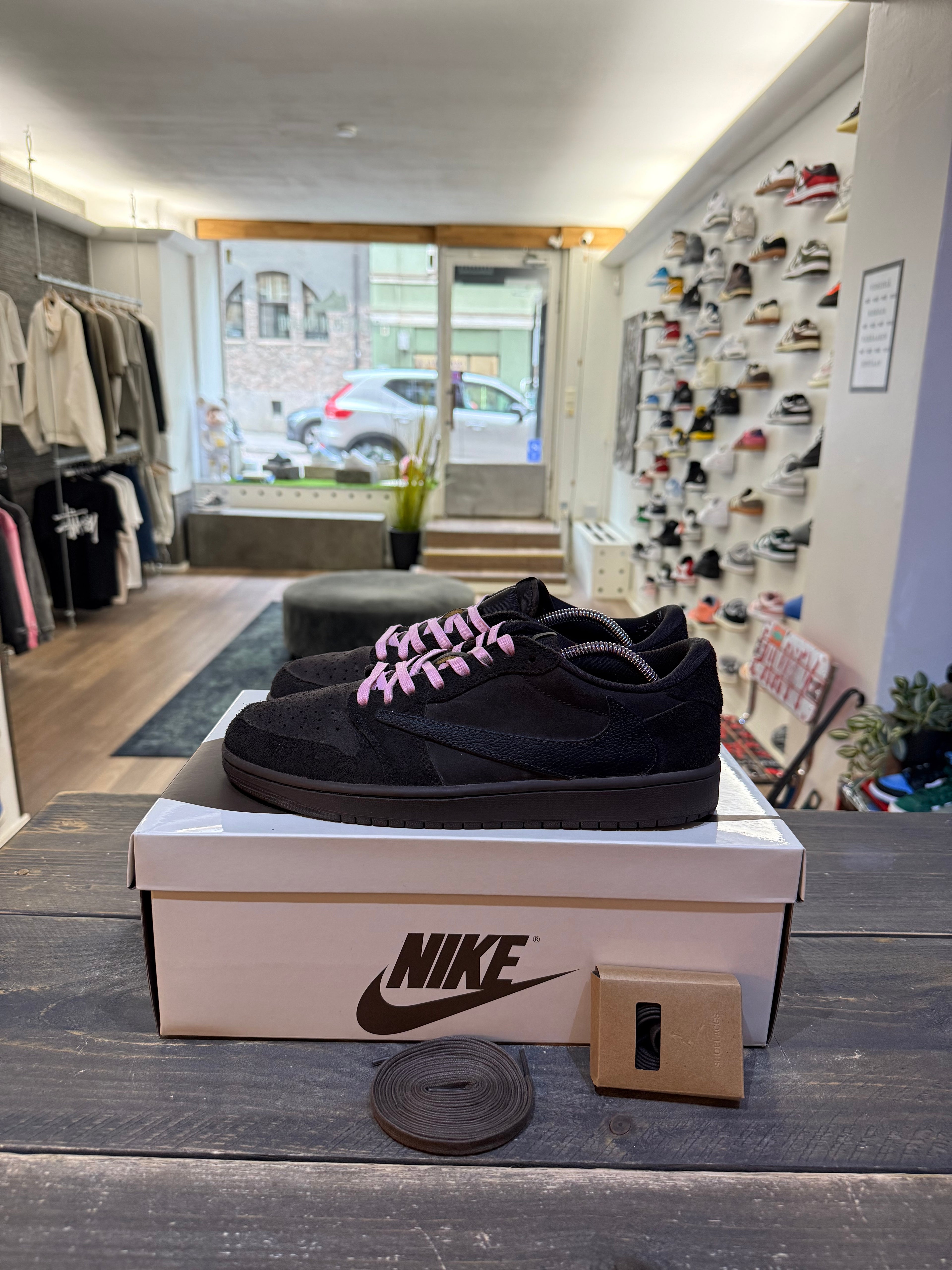 Jordan 1 Retro Low OG SP Travis Scott Velvet Brown (Eu:43)