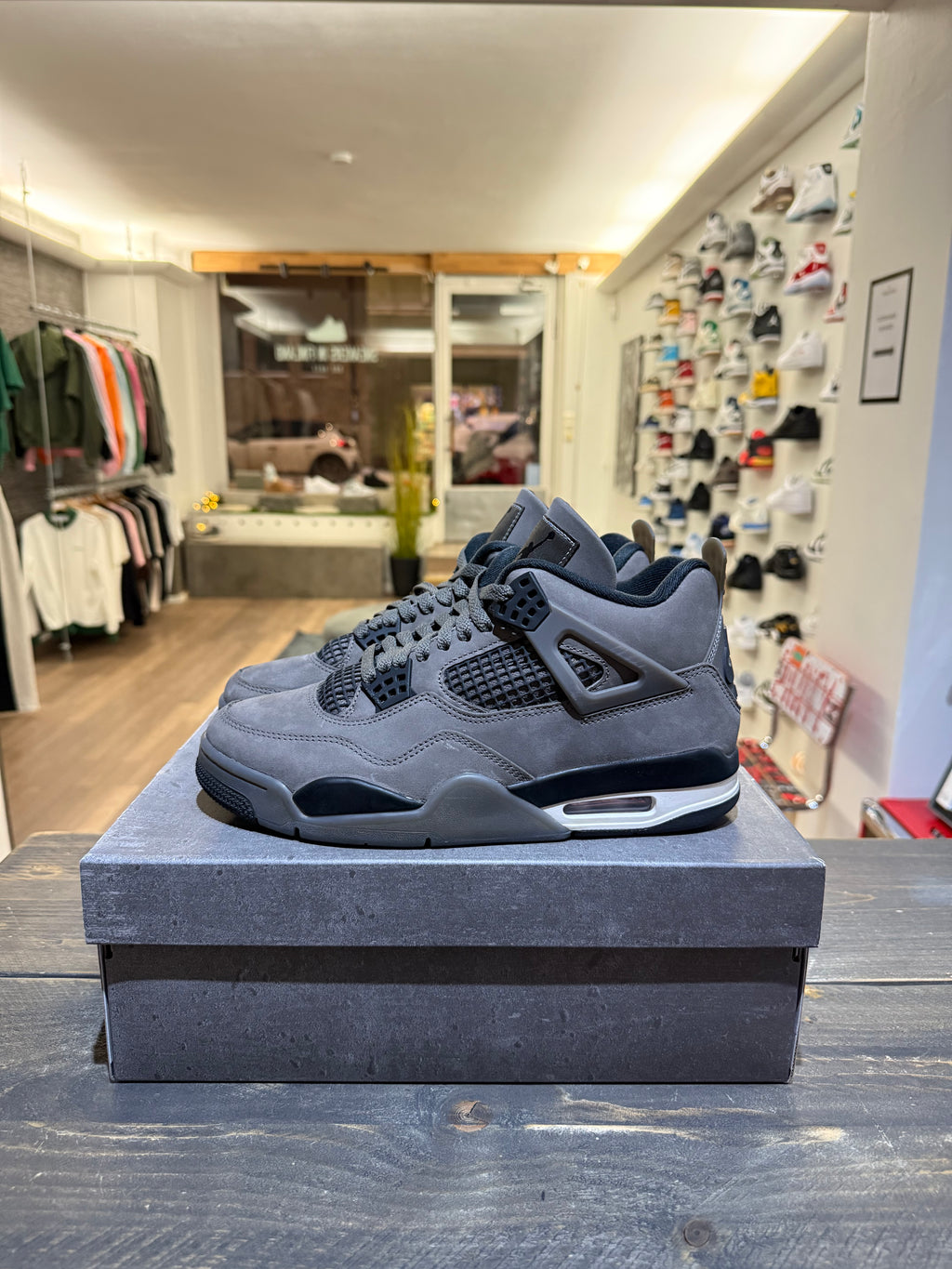 Jordan 4 Retro Cave Stone (Eu: 42)