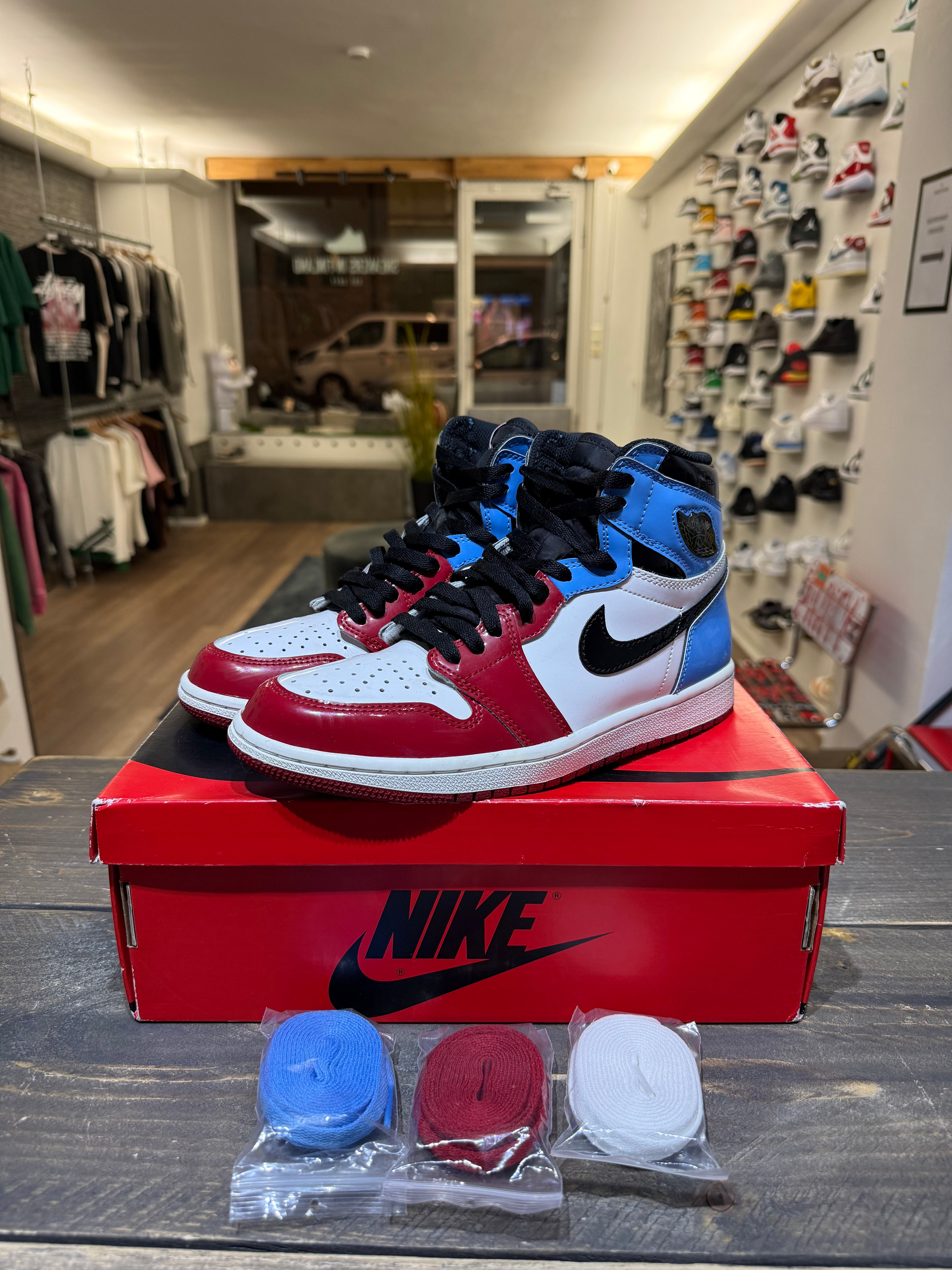 Jordan 1 Retro High Fearless UNC Chicago (Eu: 41)