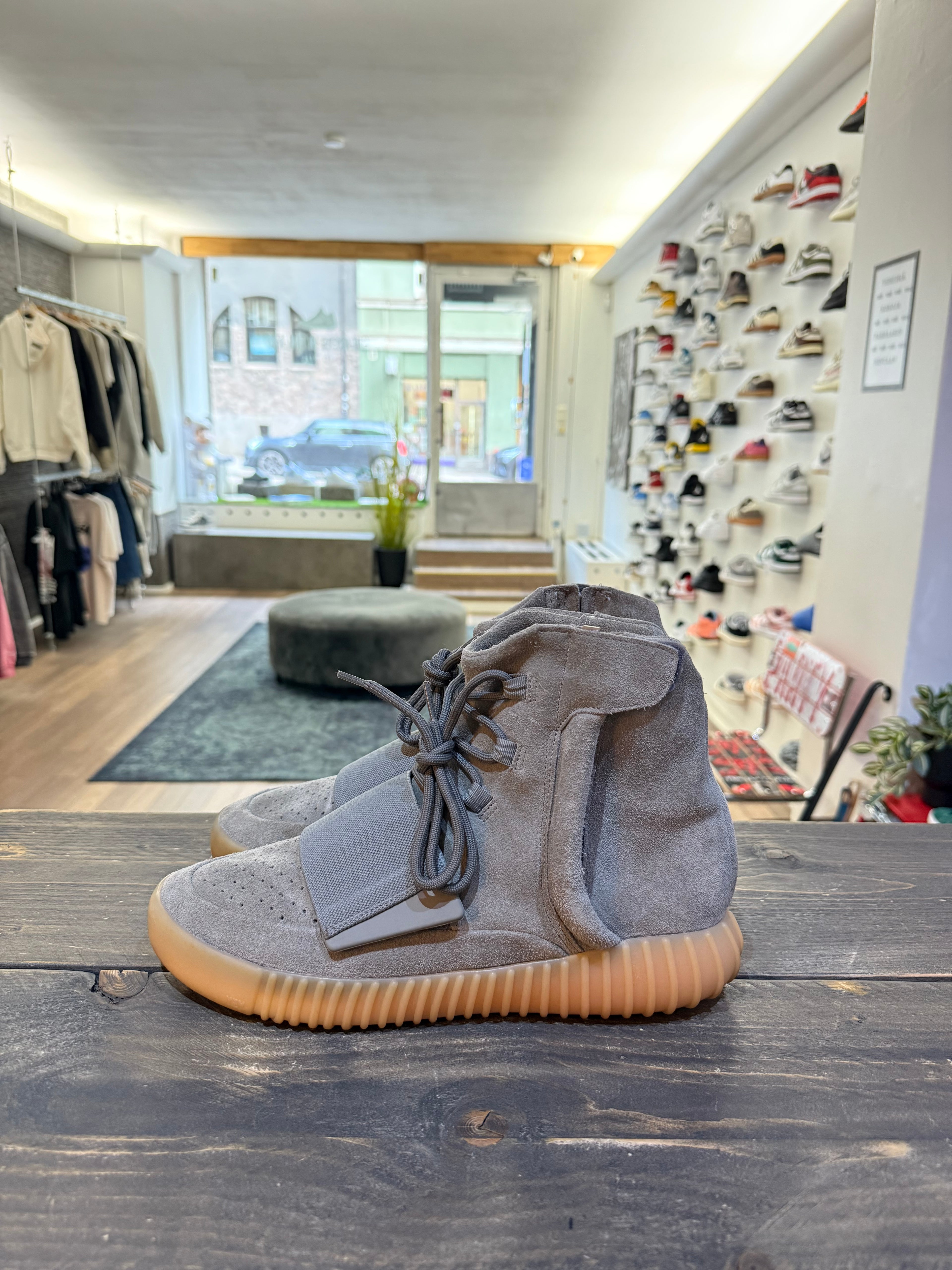 adidas Yeezy Boost 750 Light Gray Glow In the Dark (Eu:44)