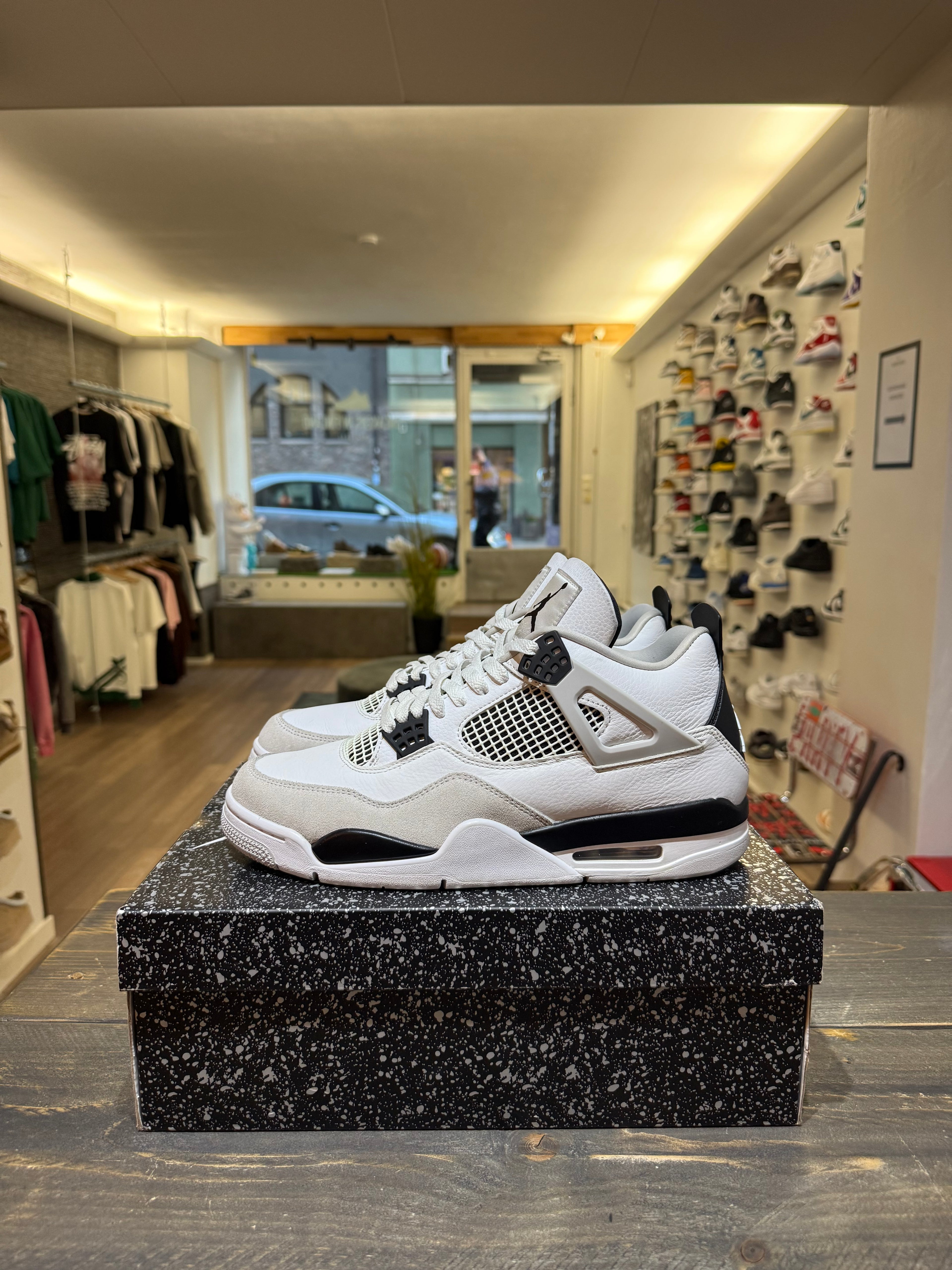 Jordan 4 Retro Military Black (Eu: 45)