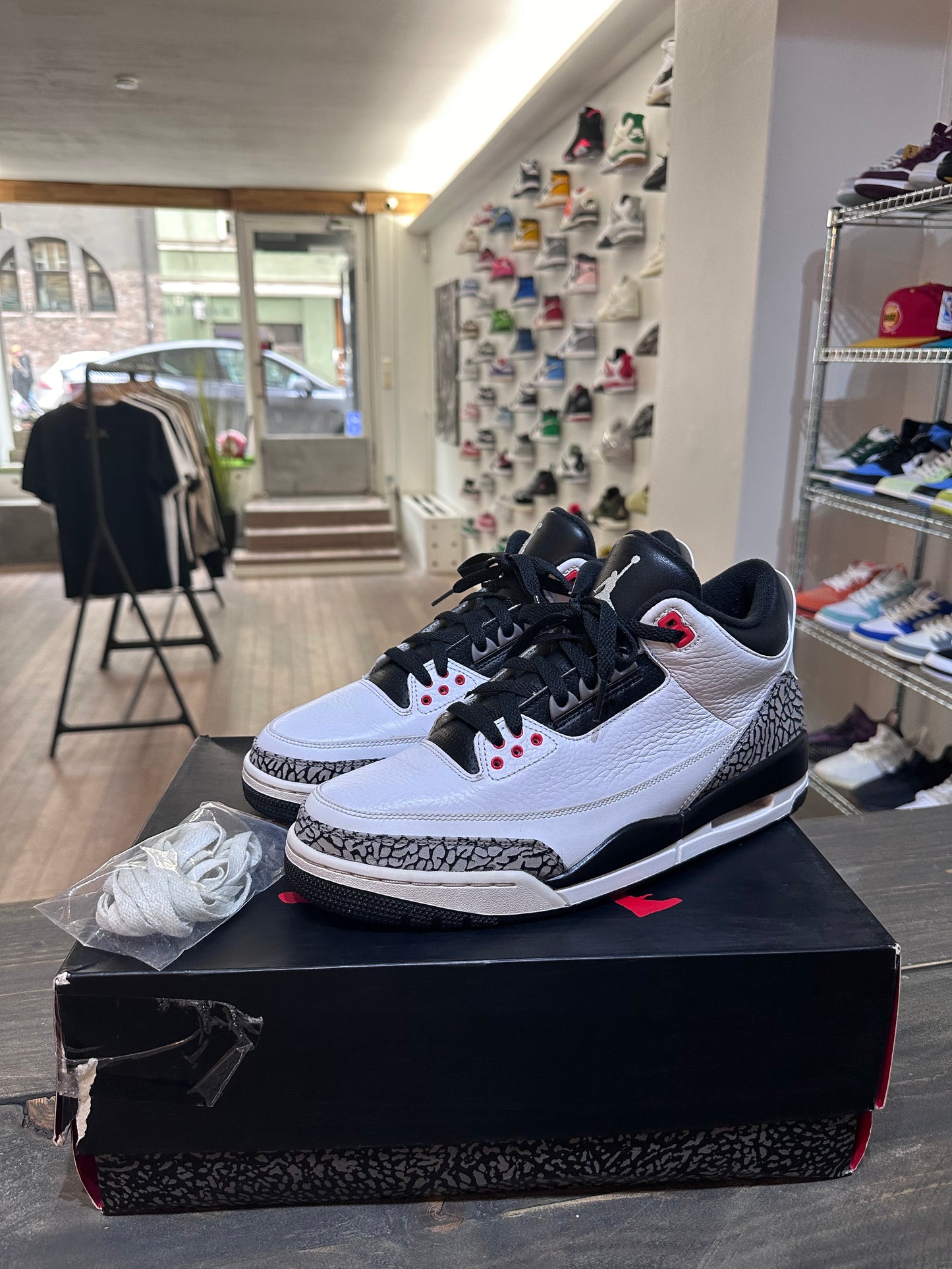 Jordan 3 Retro Infrared 23 (Eu: 44.5)