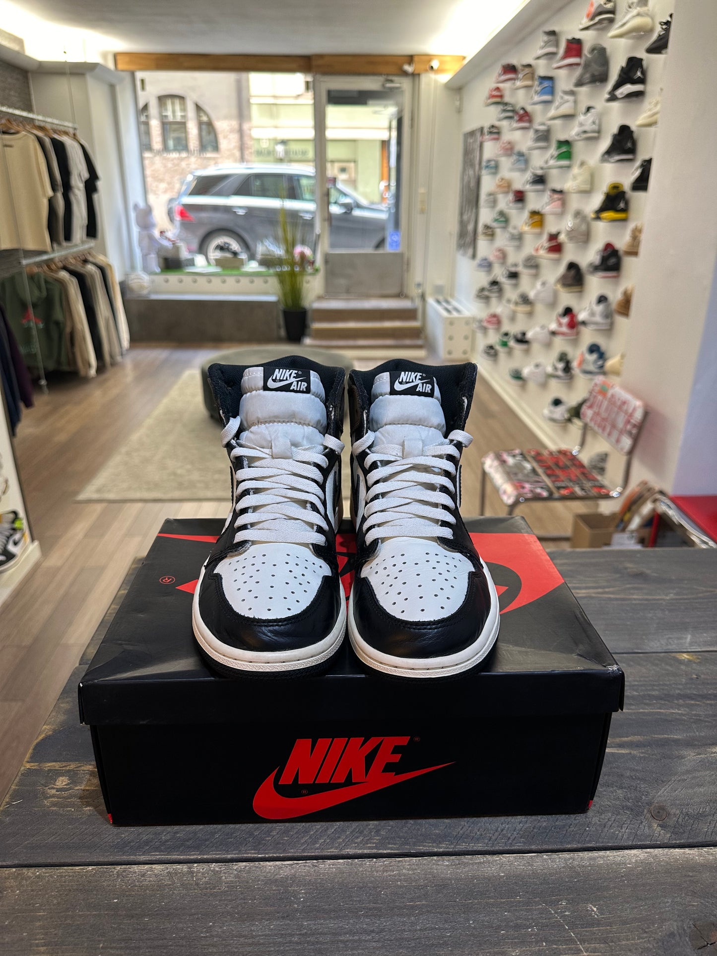 Jordan 1 Retro High Dark Mocha (Eu: 42)