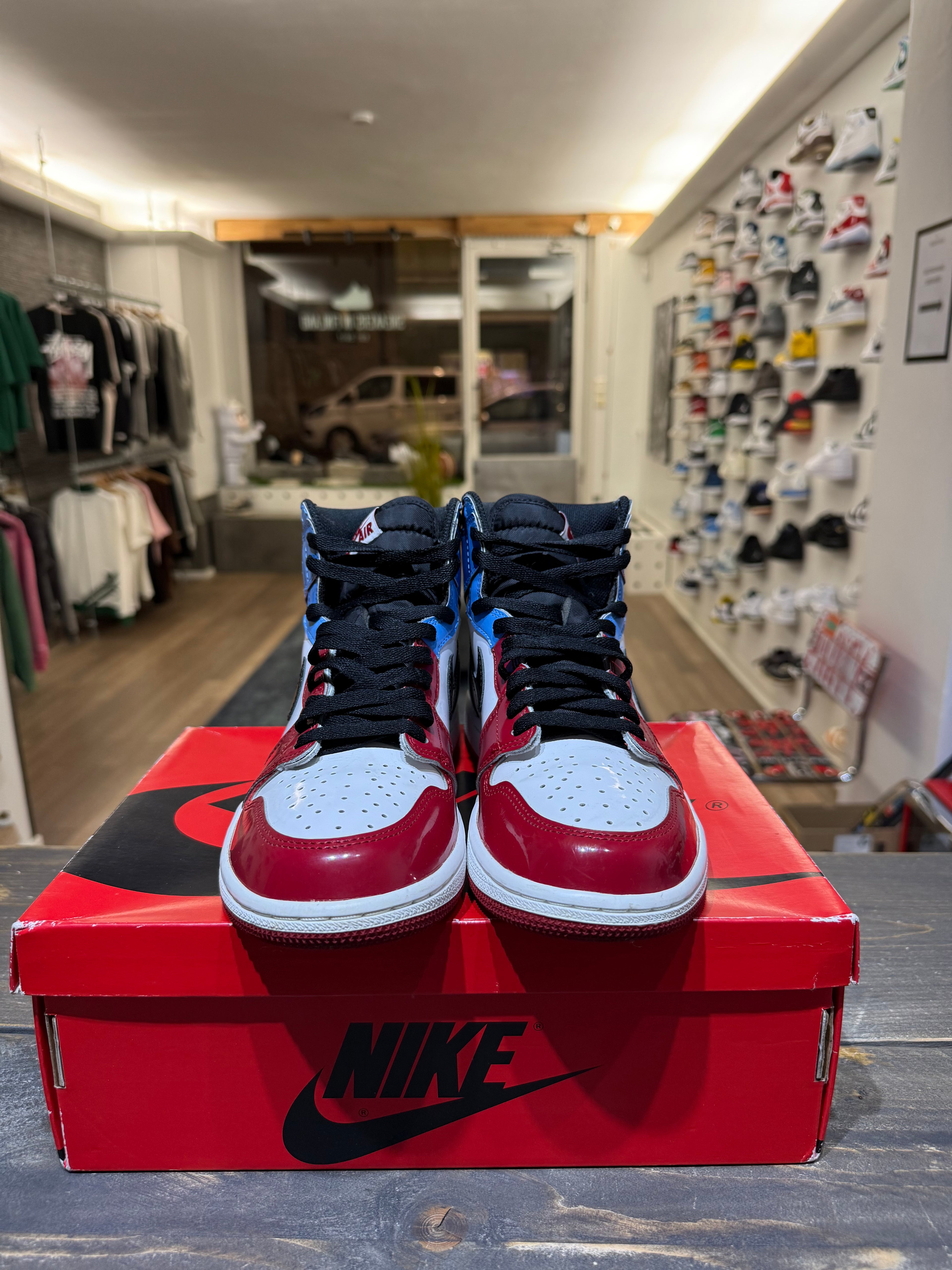 Jordan 1 Retro High Fearless UNC Chicago (Eu: 41)