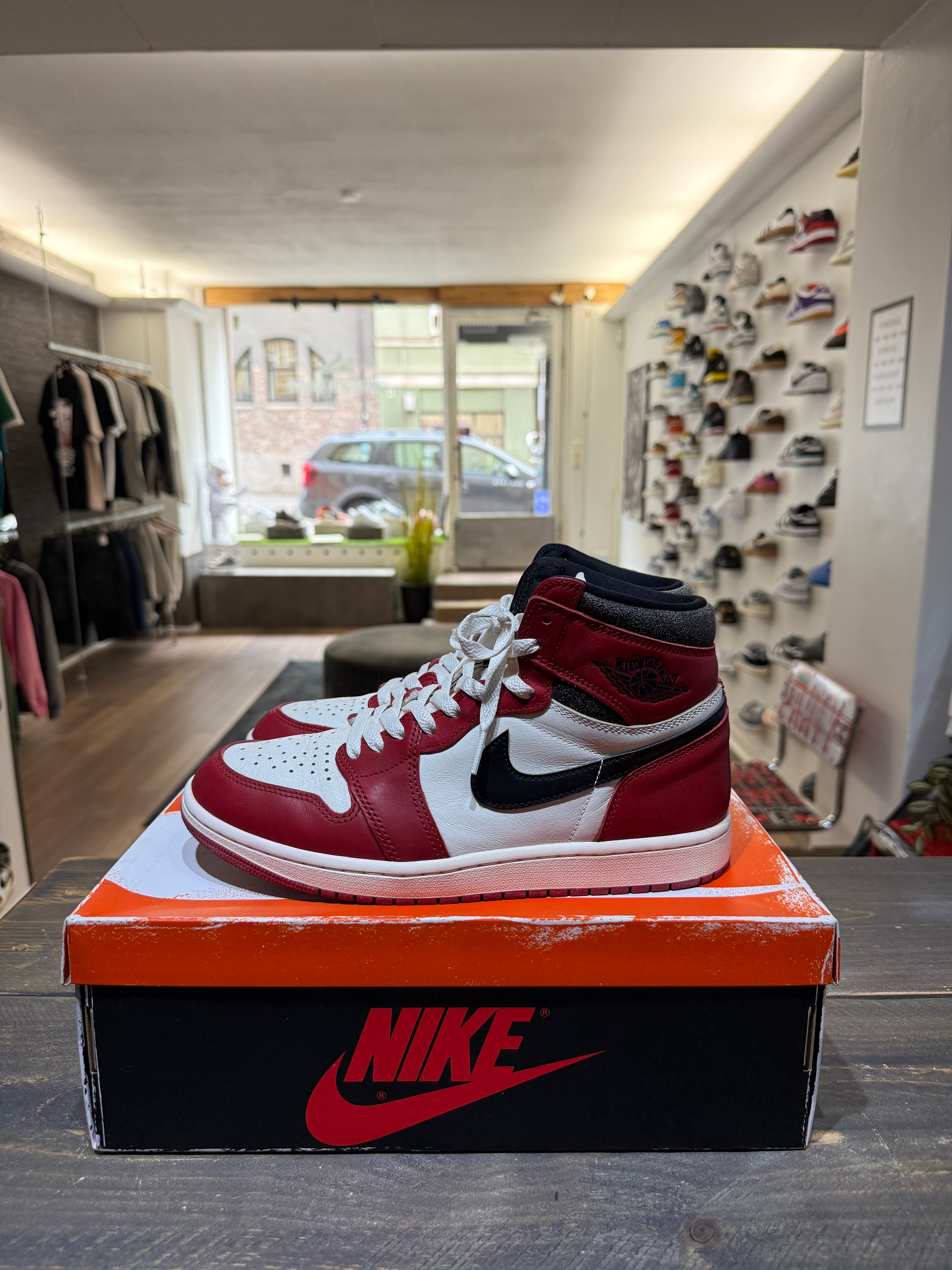 Jordan 1 Retro High OG Chicago Lost and Found (Eu: 42,5)