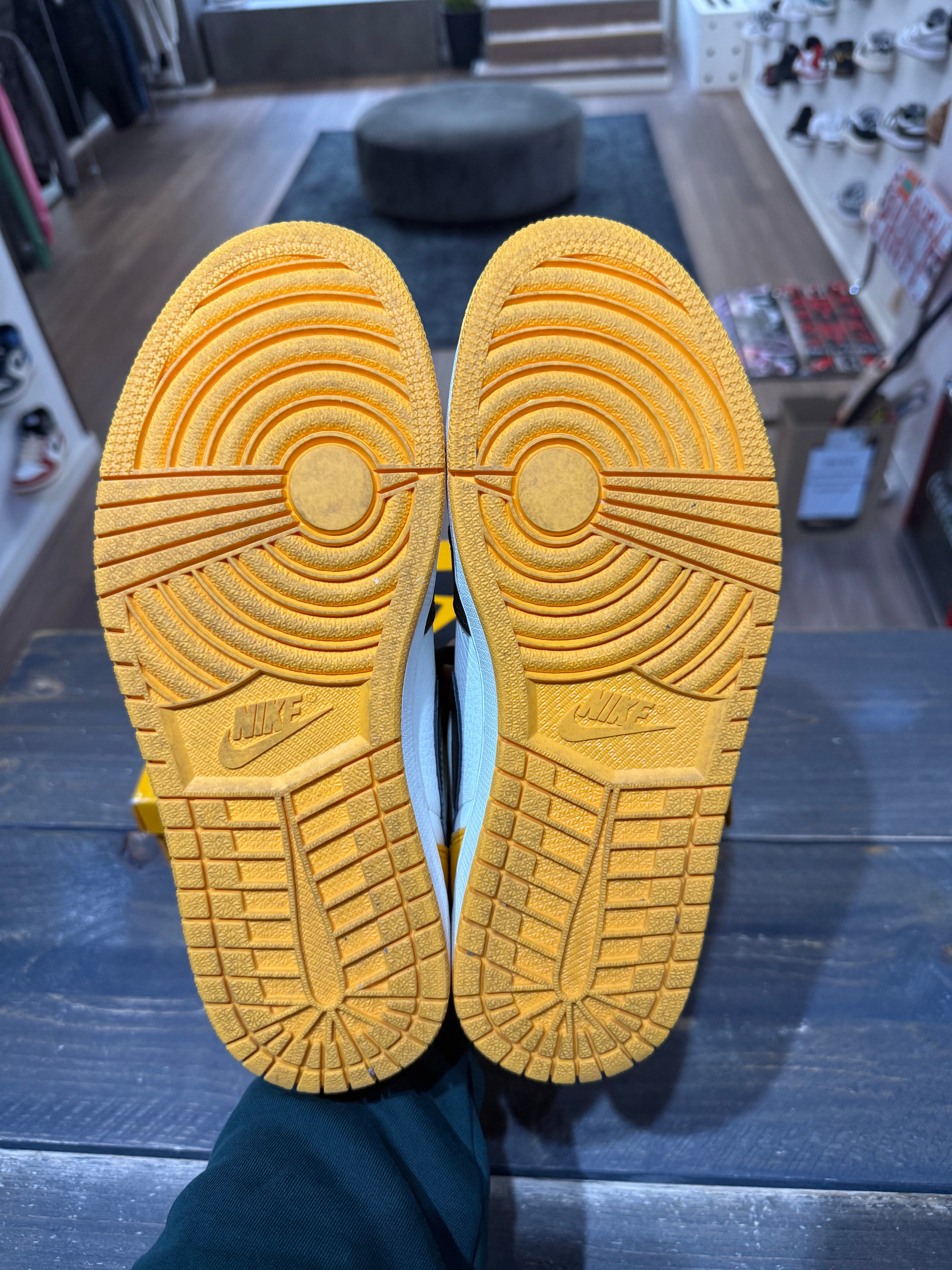 Jordan 1 Retro High OG Yellow Toe (Eu:42)