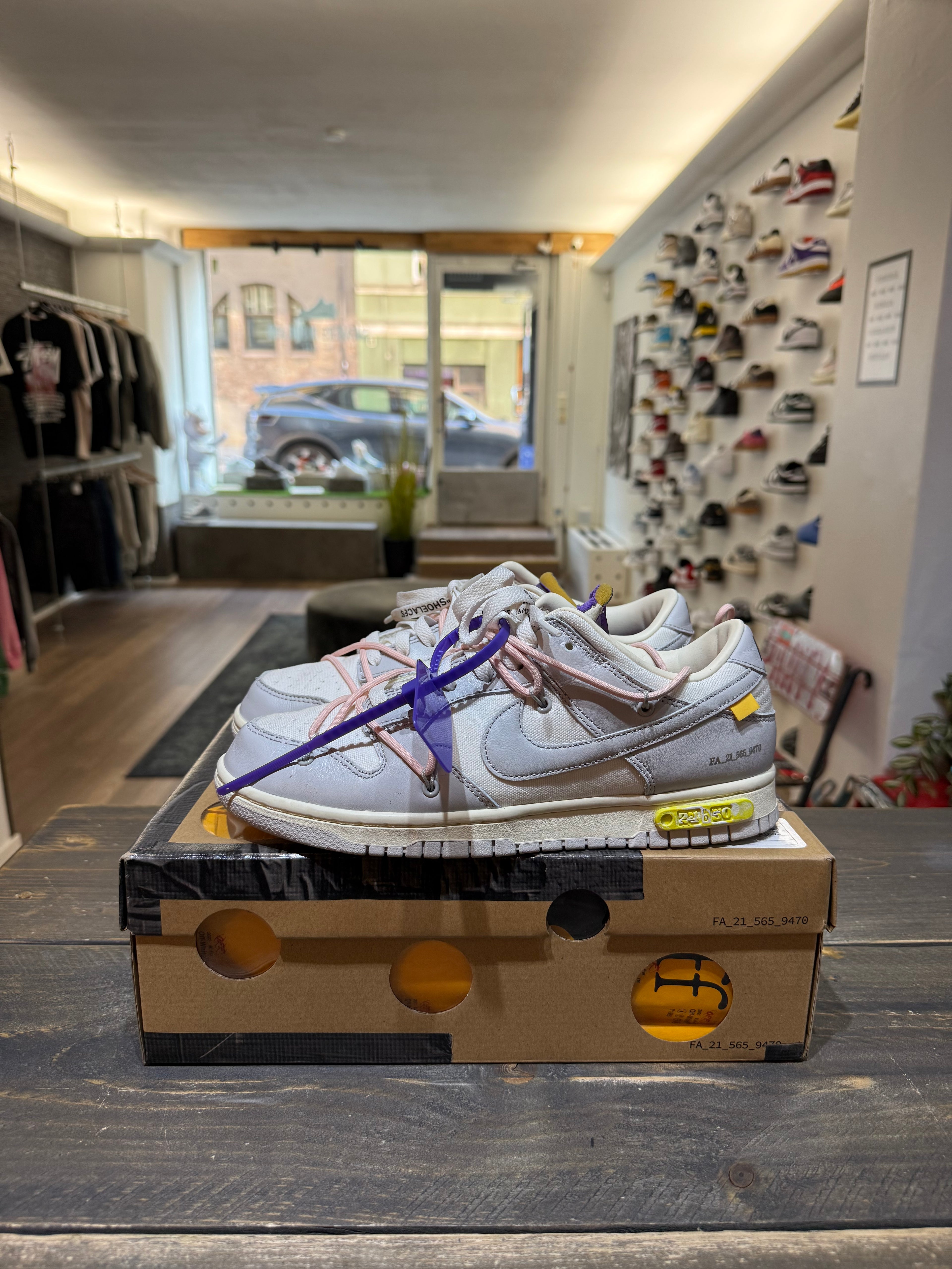 Nike Dunk Low Off-White Lot 24 (Eu: 42) – Sneakers in Finland