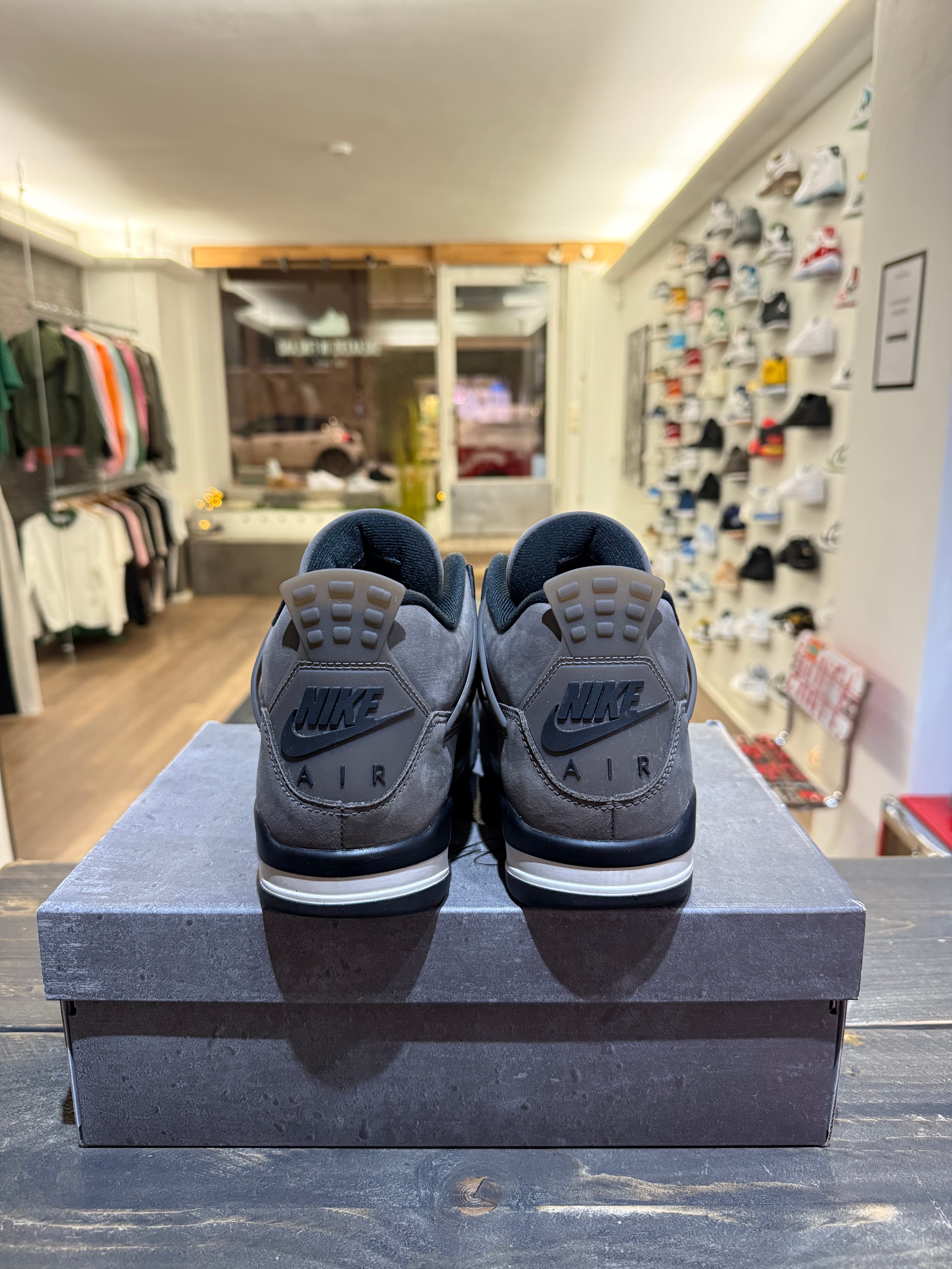 Jordan 4 Retro Cave Stone (Eu: 42)