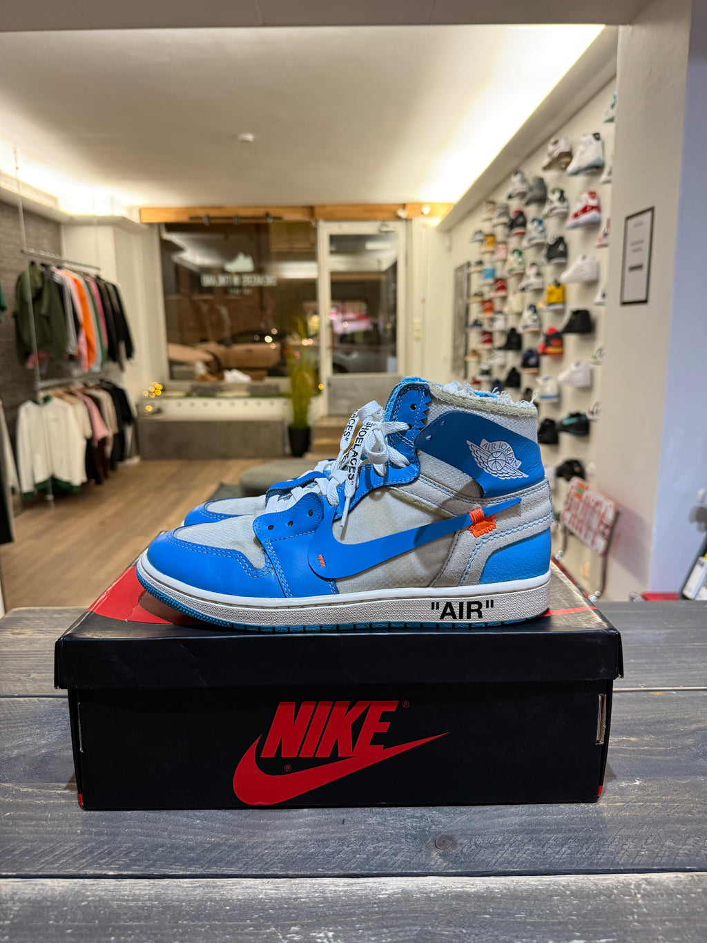 Jordan 1 Retro High Off-White University Blue (Eu:43)
