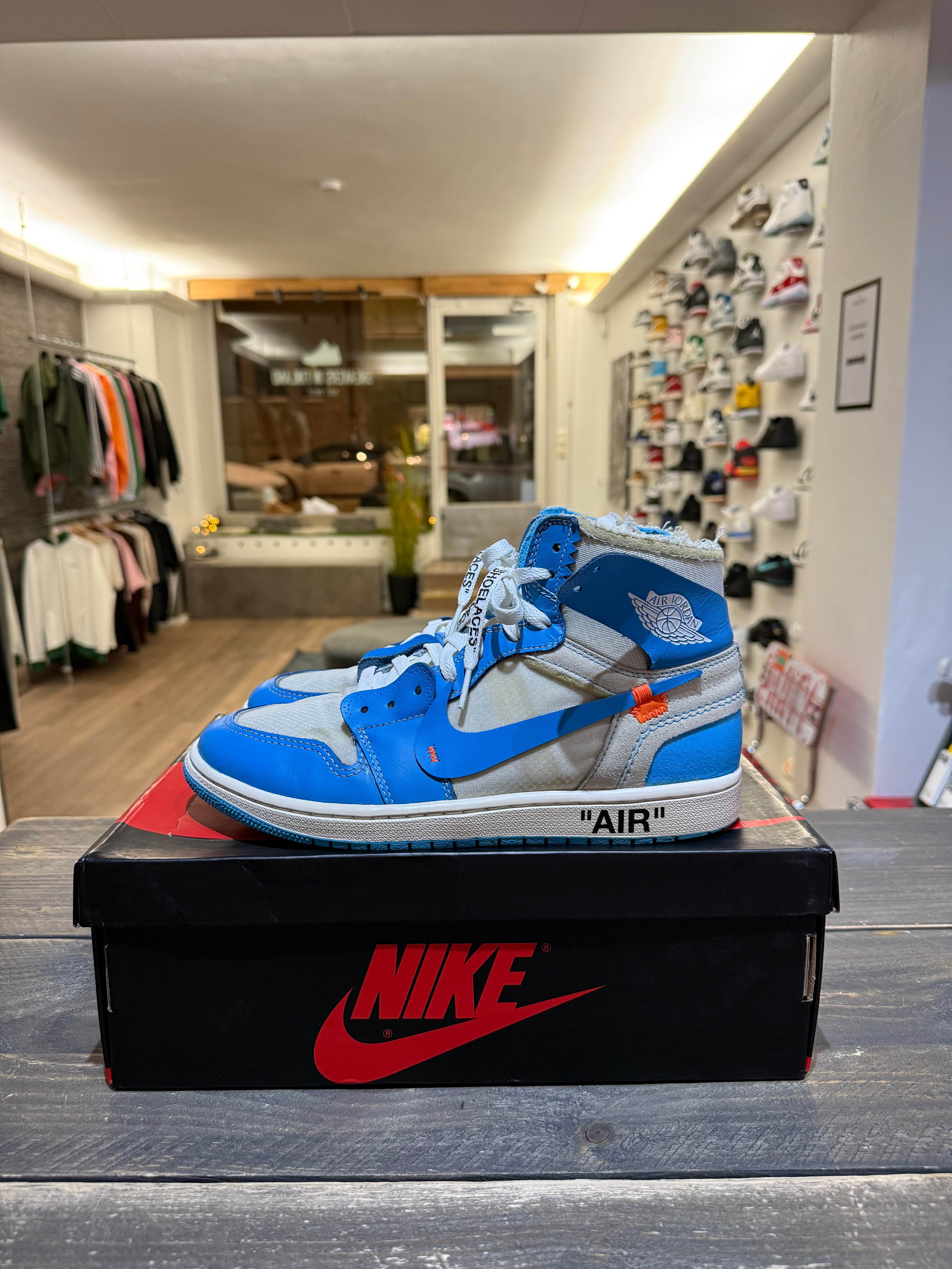 Jordan 1 Retro High Off-White University Blue (Eu:43)
