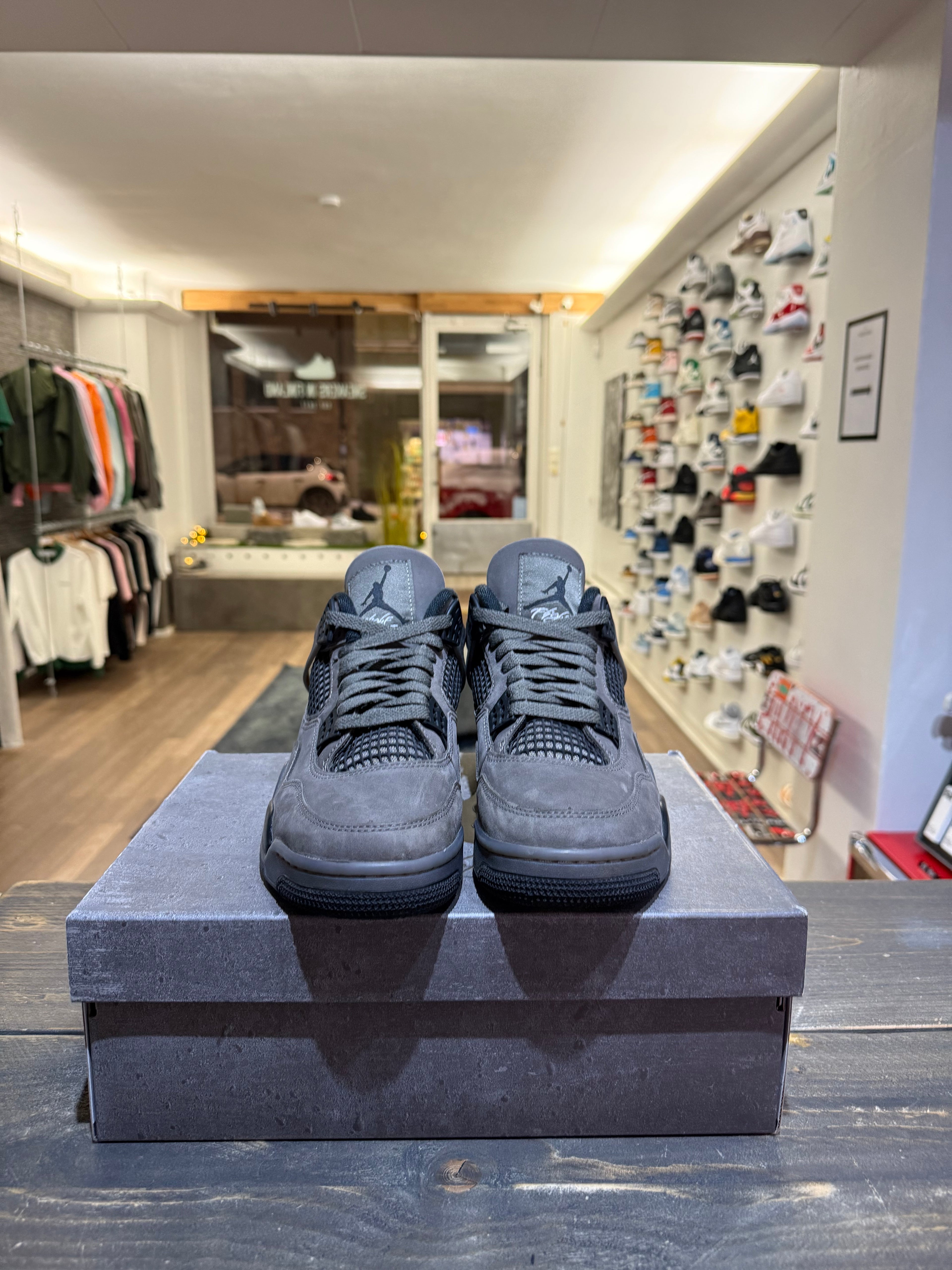 Jordan 4 Retro Cave Stone (Eu: 42)