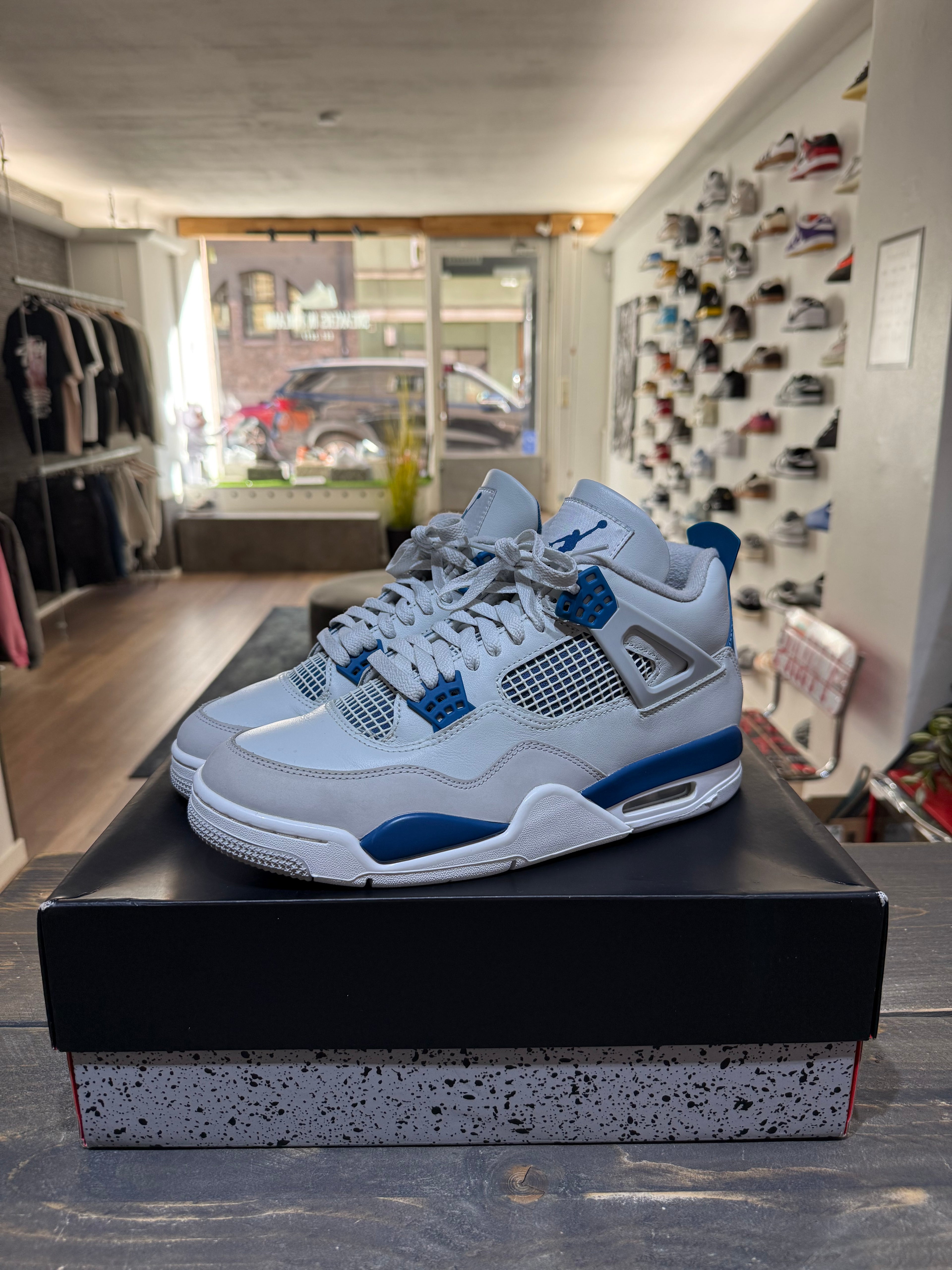 Jordan 4 Retro Military Blue (2024) (Eu: 44)