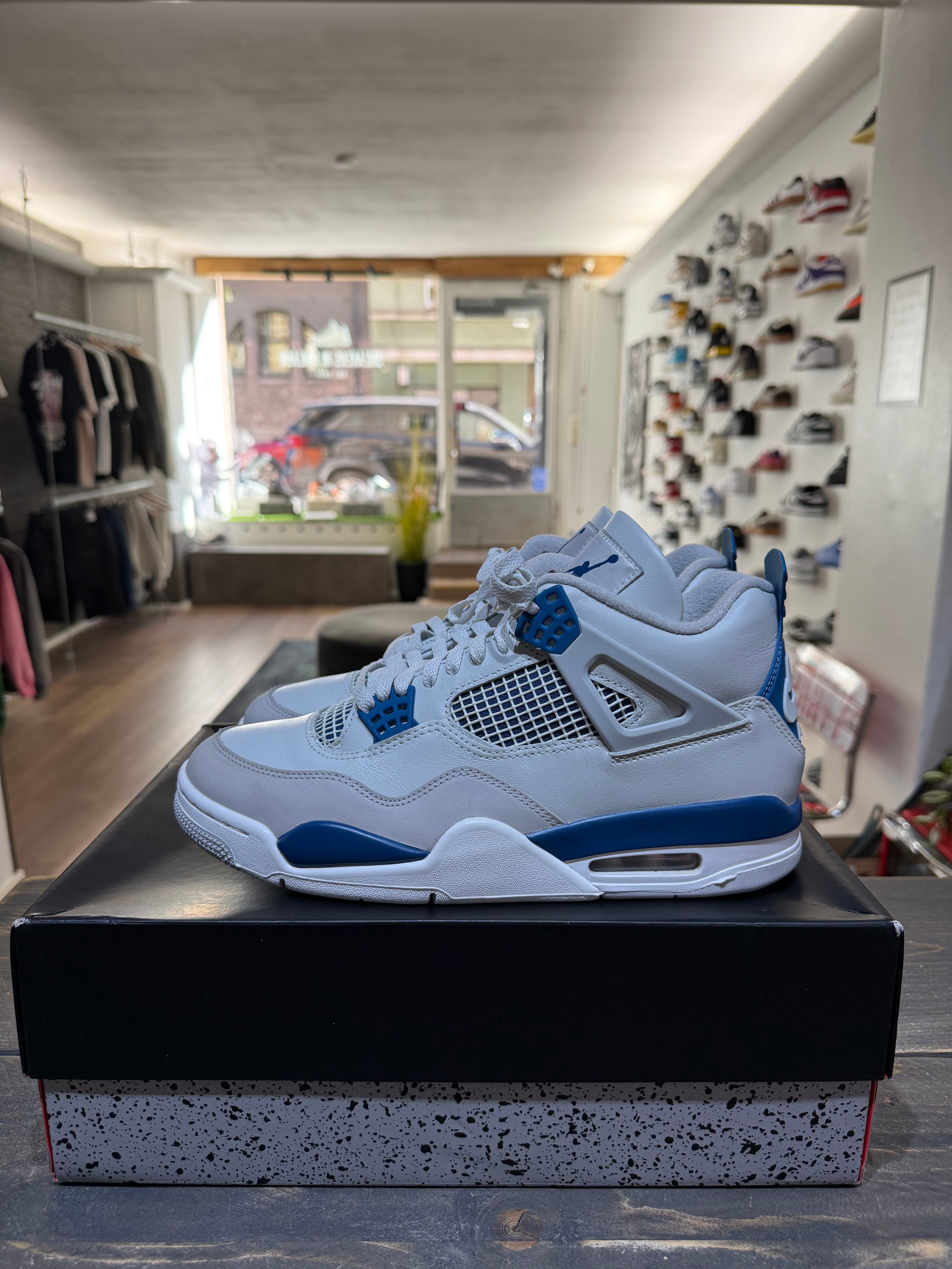 Jordan 4 Retro Military Blue (2024) (Eu: 44)