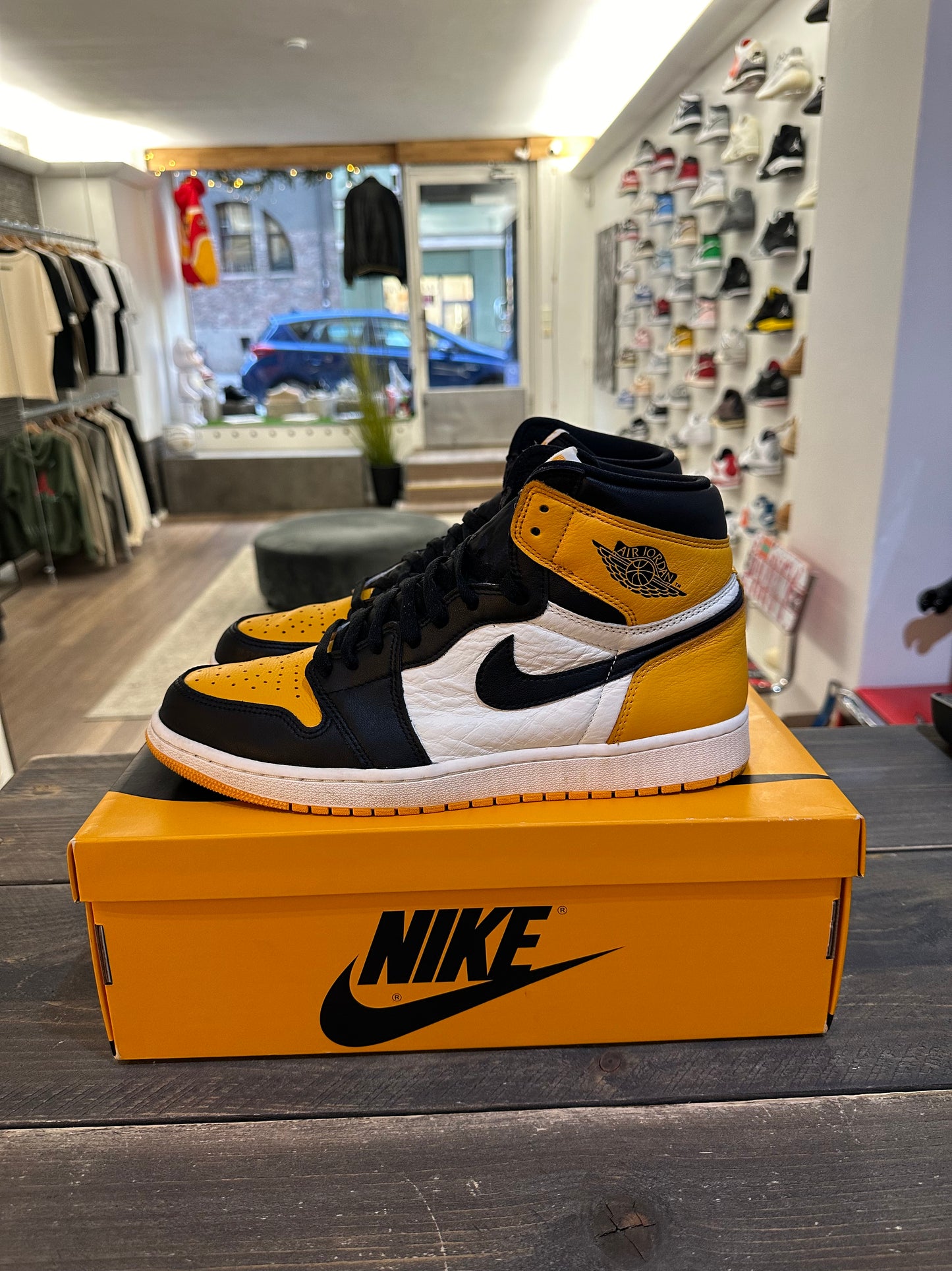 Jordan 1 Retro High OG Yellow Toe (Eu:47,5)