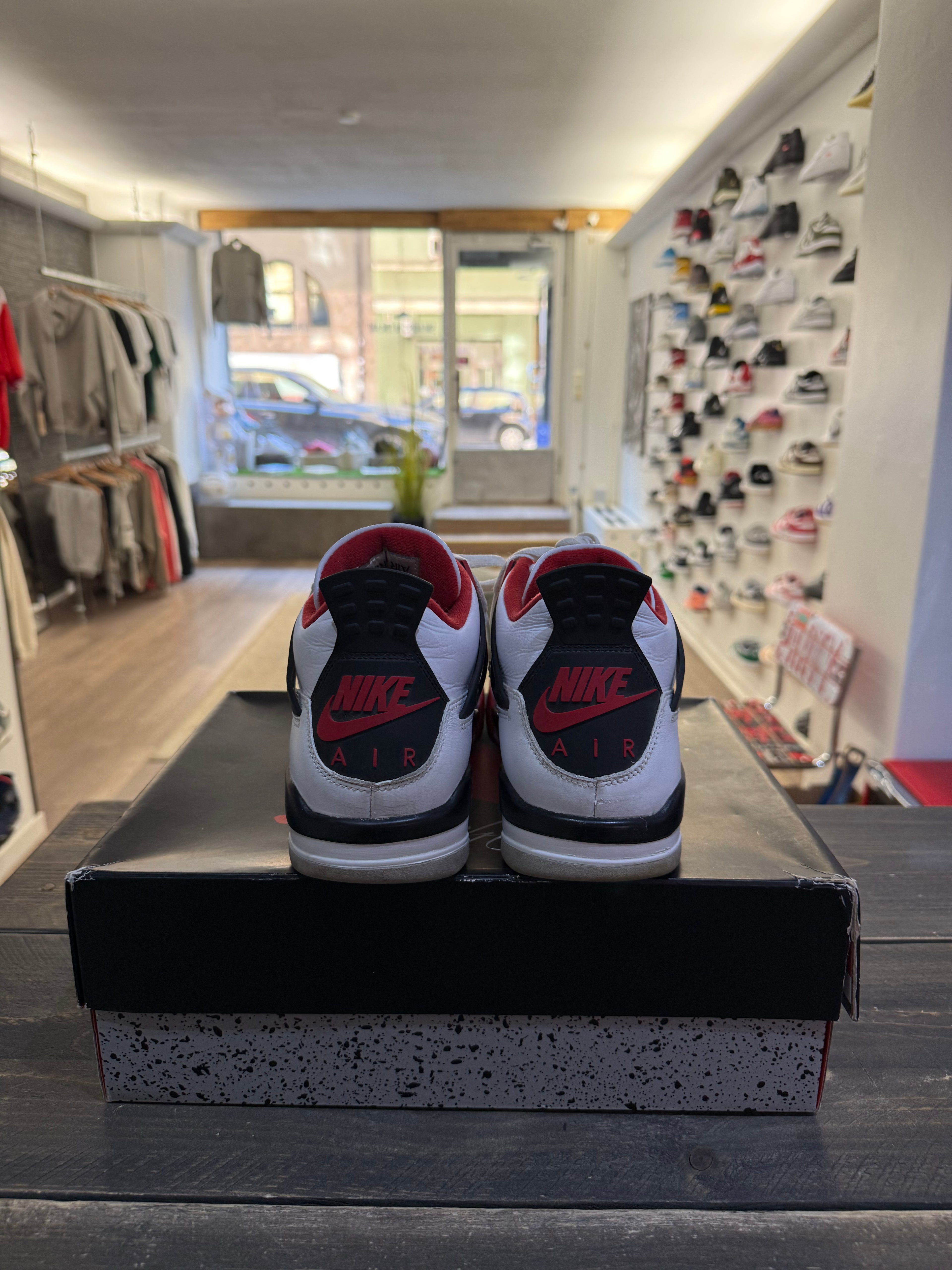 Jordan 4 Retro Fire Red (2020) (Eu: 44.5)