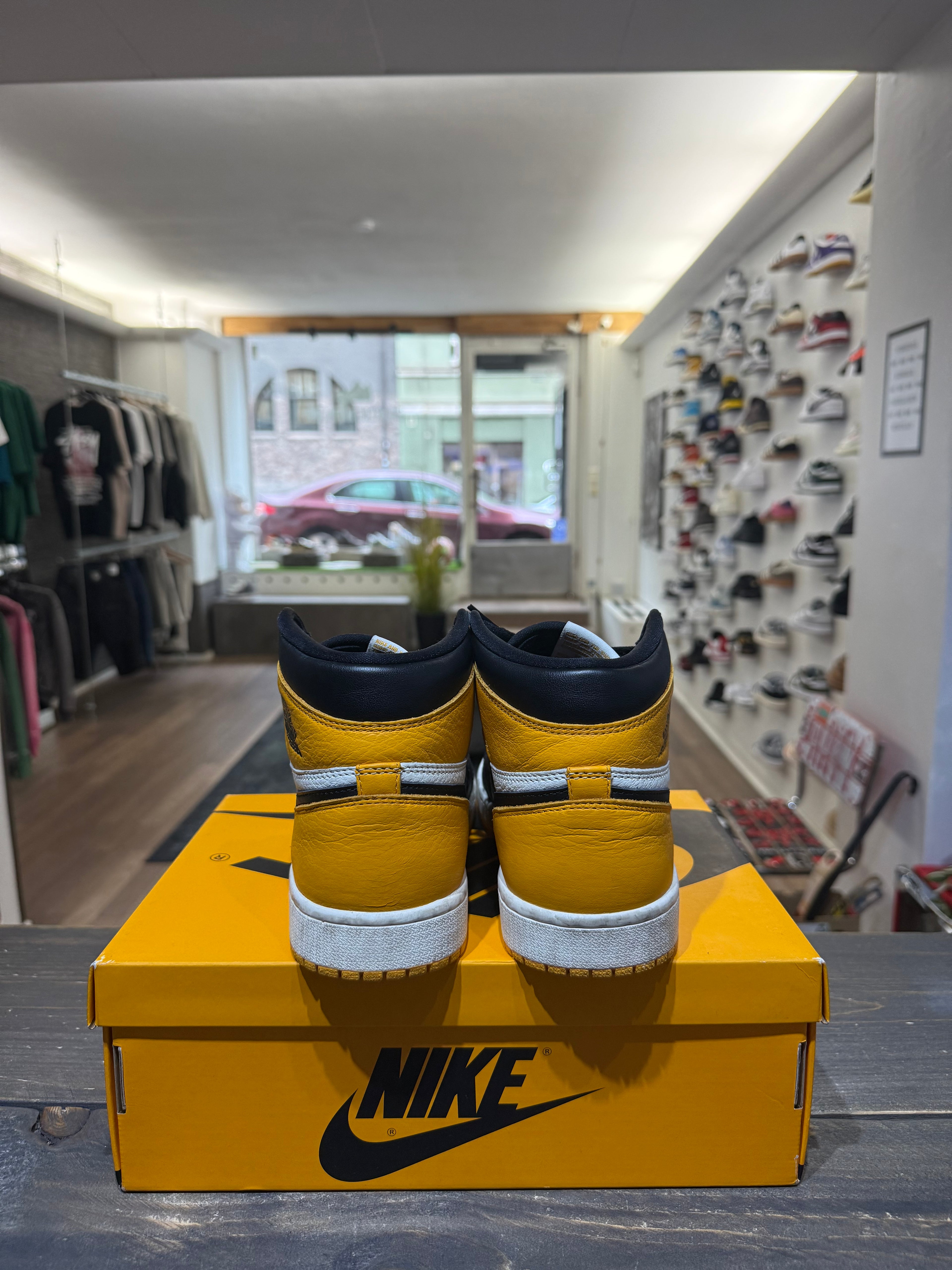 Jordan 1 Retro High OG Yellow Toe (Eu:42)