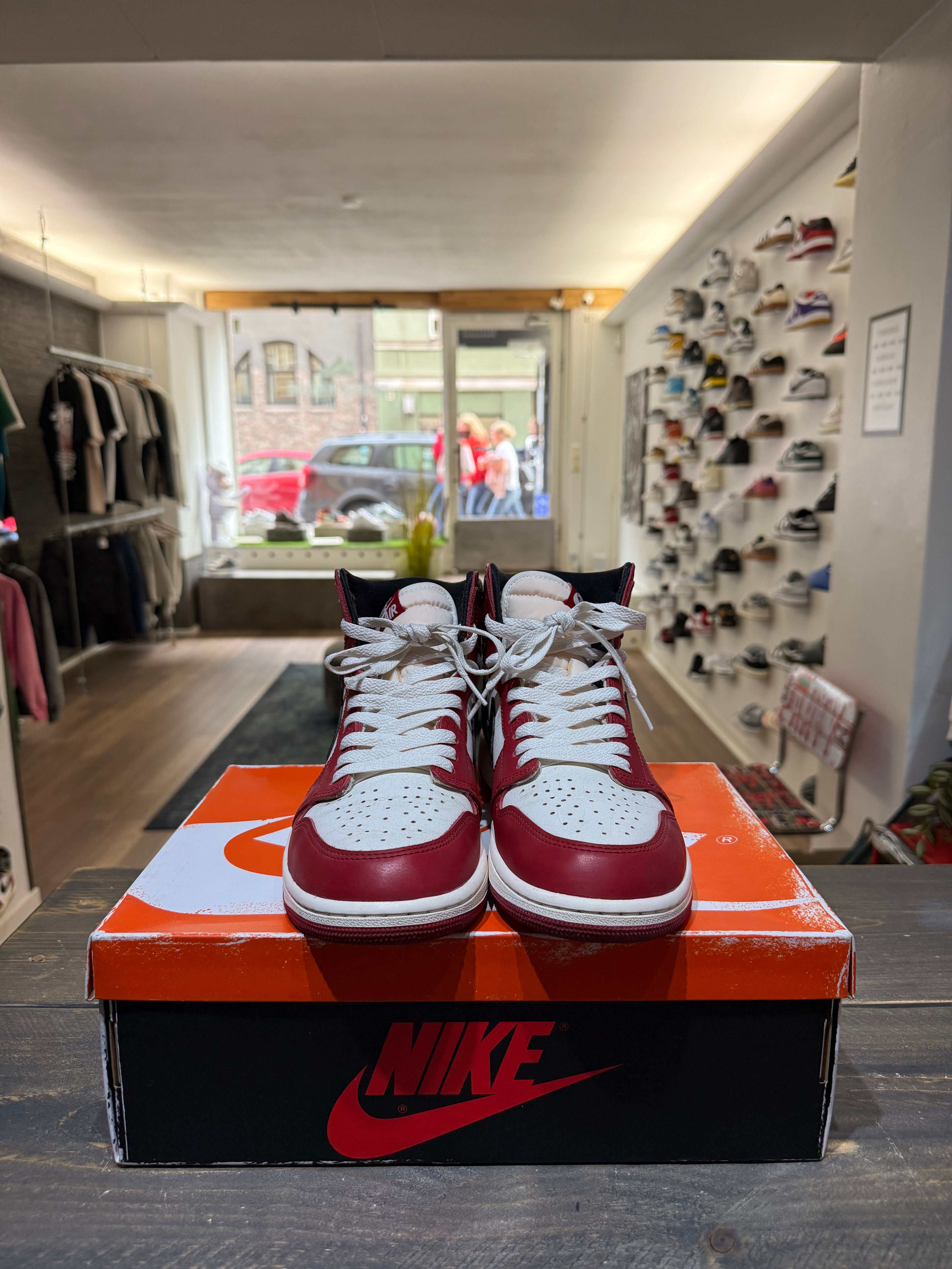 Jordan 1 Retro High OG Chicago Lost and Found (Eu: 42,5)