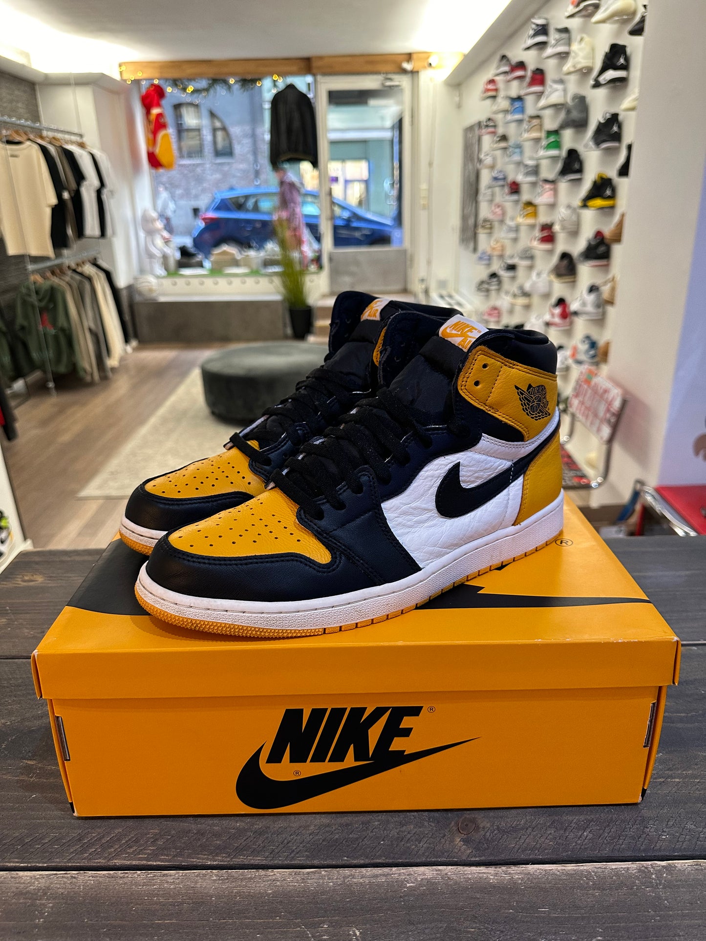 Jordan 1 Retro High OG Yellow Toe (Eu:47.5)