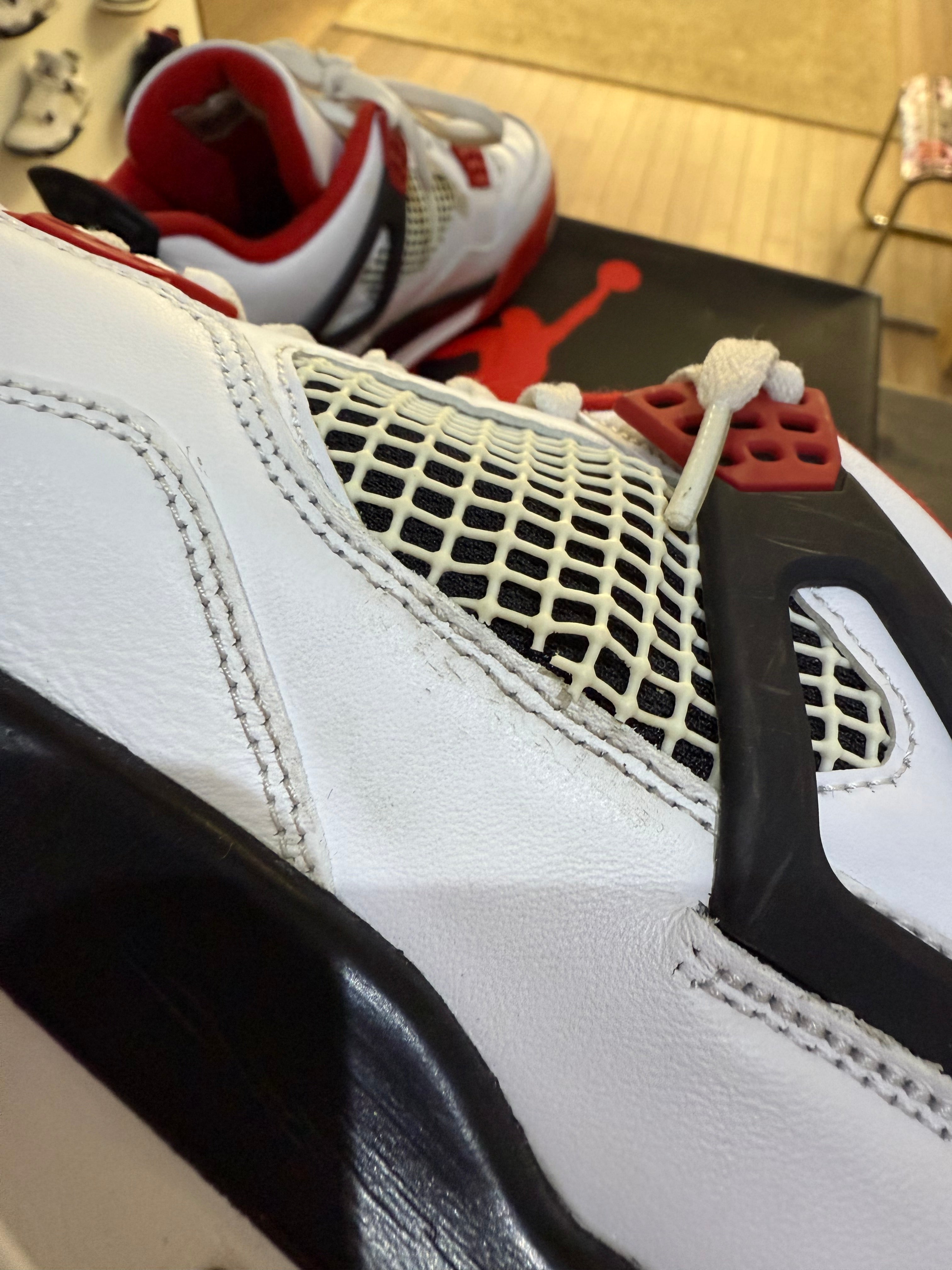 Jordan 4 Retro Fire Red (2020) (Eu: 44.5)