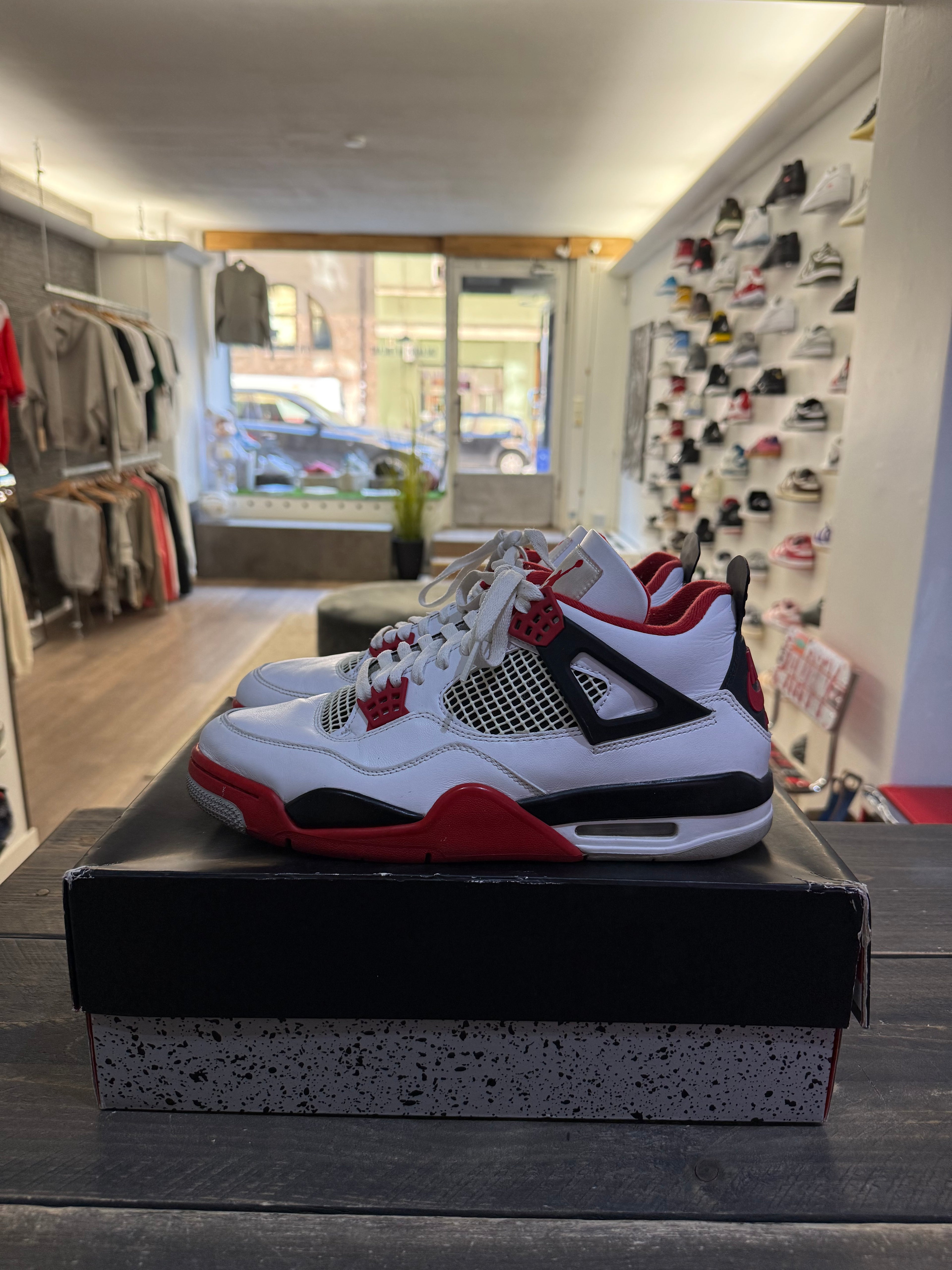 Jordan 4 Retro Fire Red (2020) (Eu: 44.5)